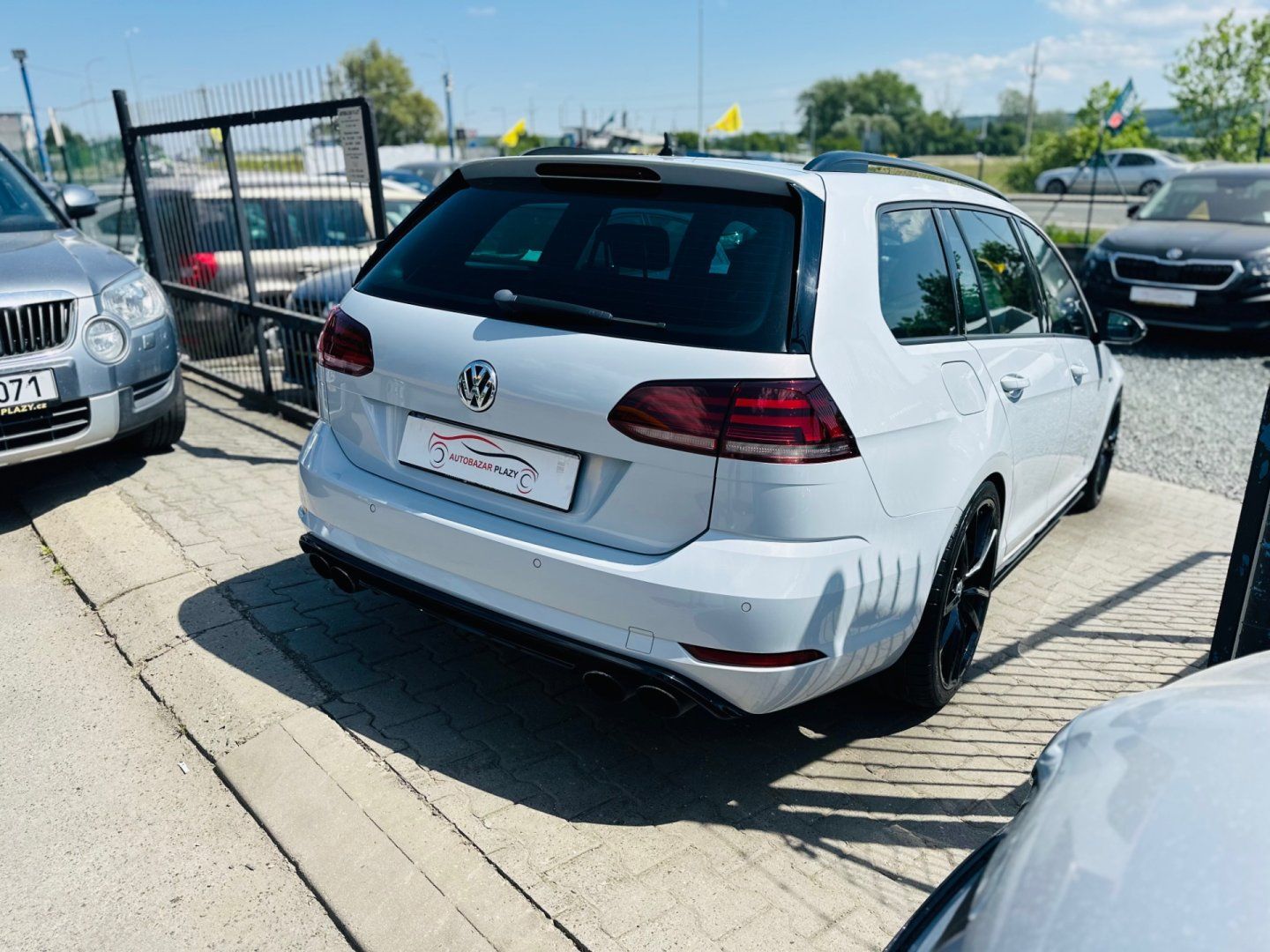 Volkswagen Golf, 7.5 R 2.0 TSI 4Motion VIRTUAL - fotka 6