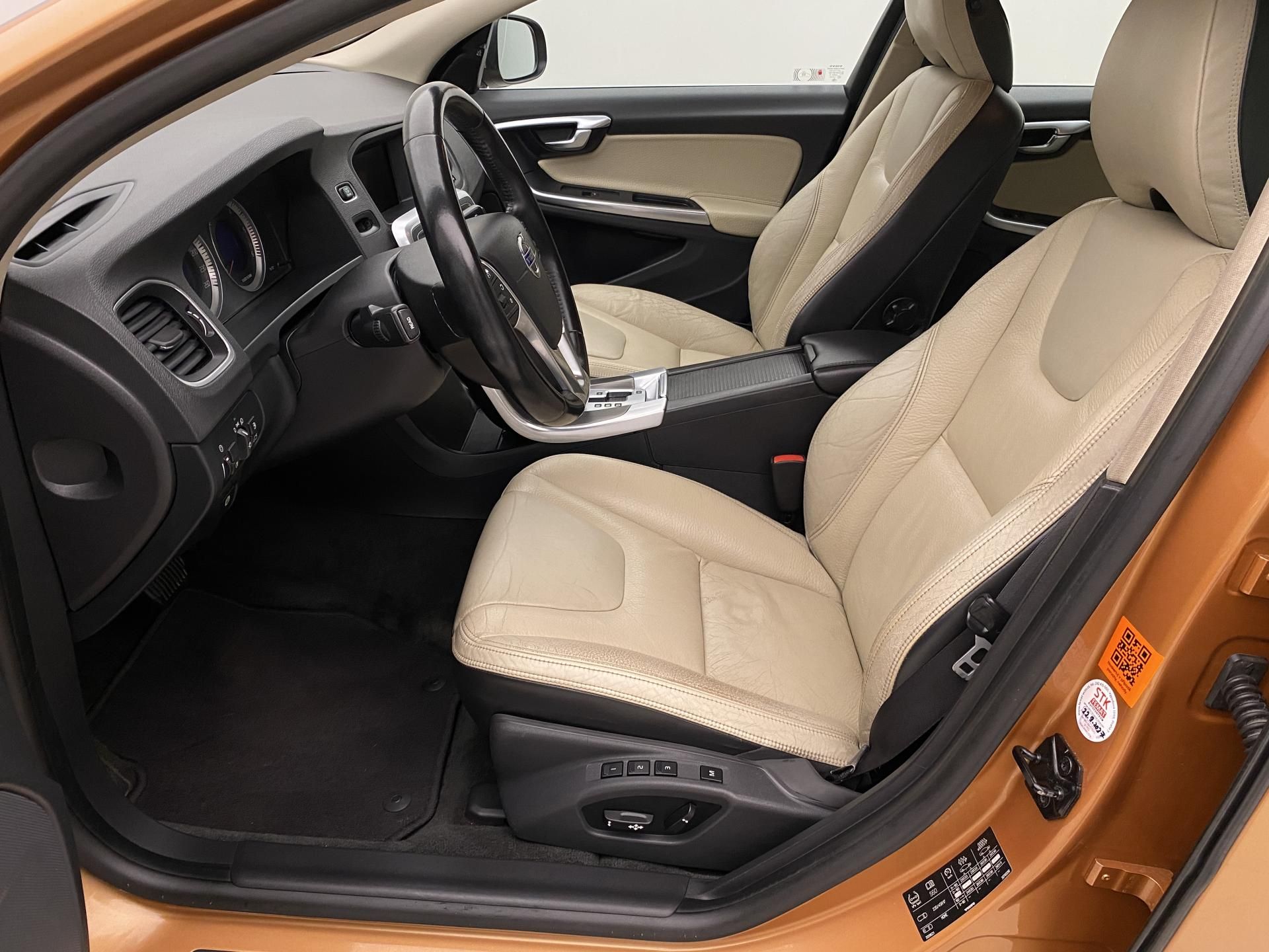 Volvo S60, D3 SUMMUM AUT - fotka 3