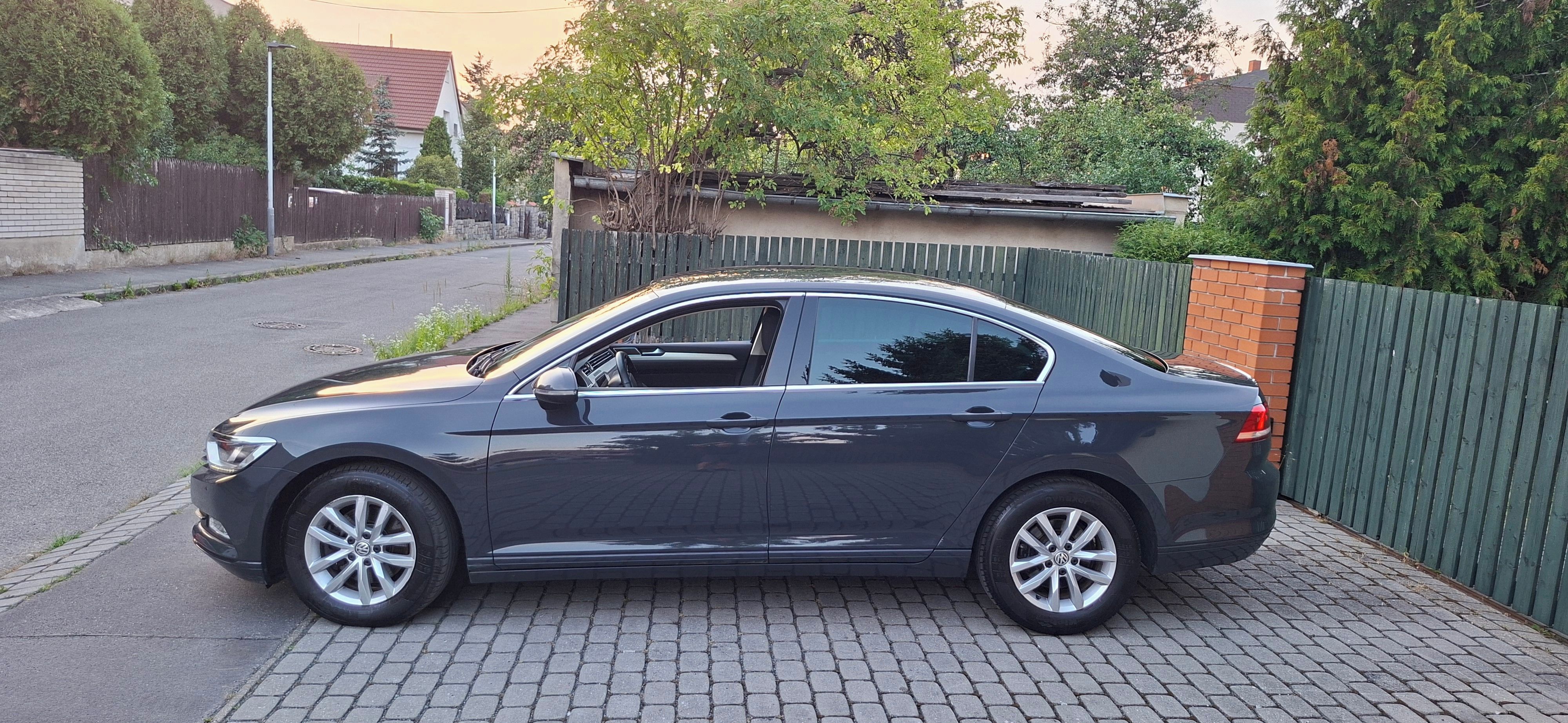 Volkswagen Passat, 2.0tdi 7dsg Comfortline ČR-2.m - fotka 2