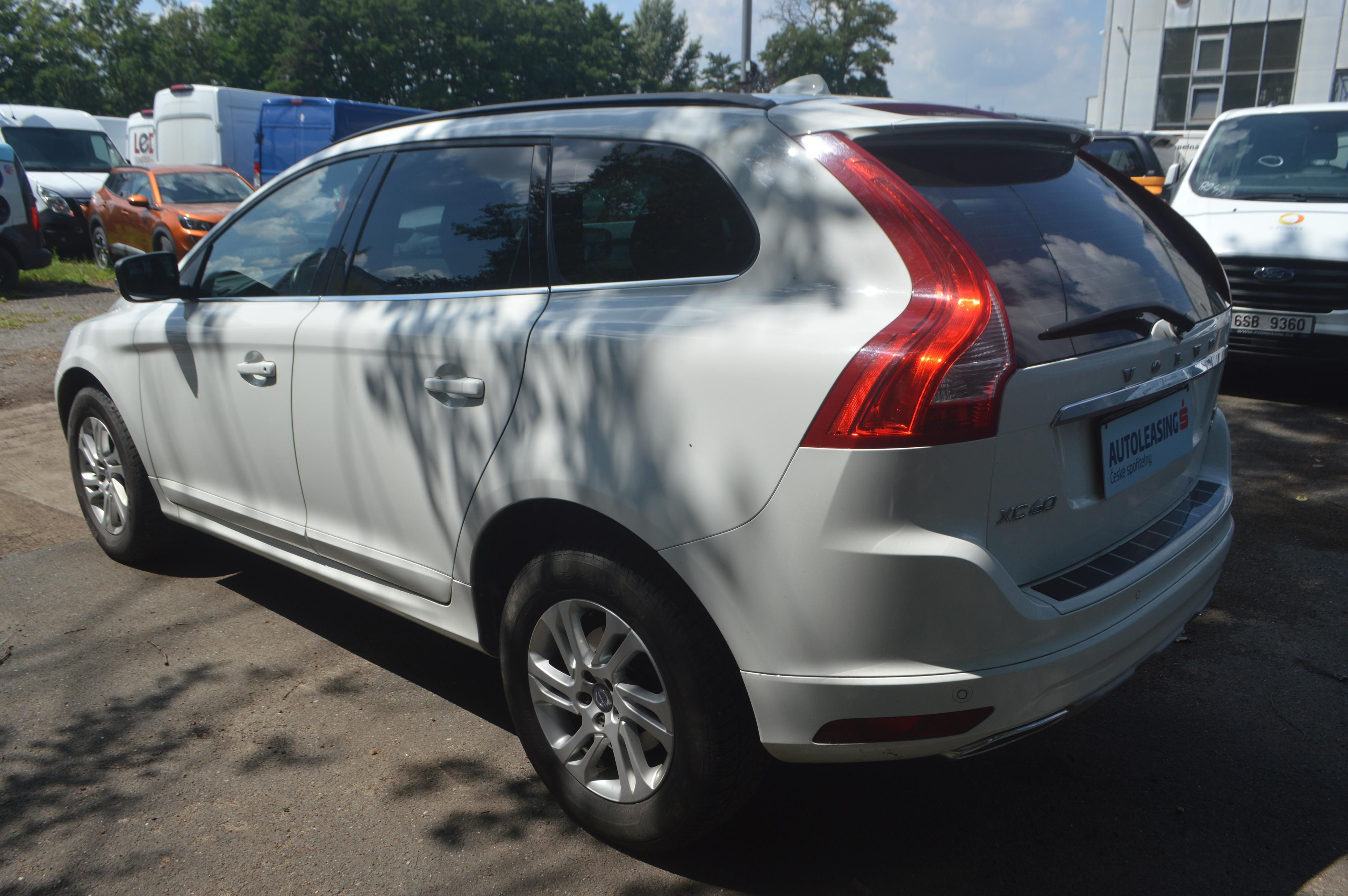 Volvo XC60, 2,4/140 D4 MOMENTUM 1.MAJITEL - fotka 6