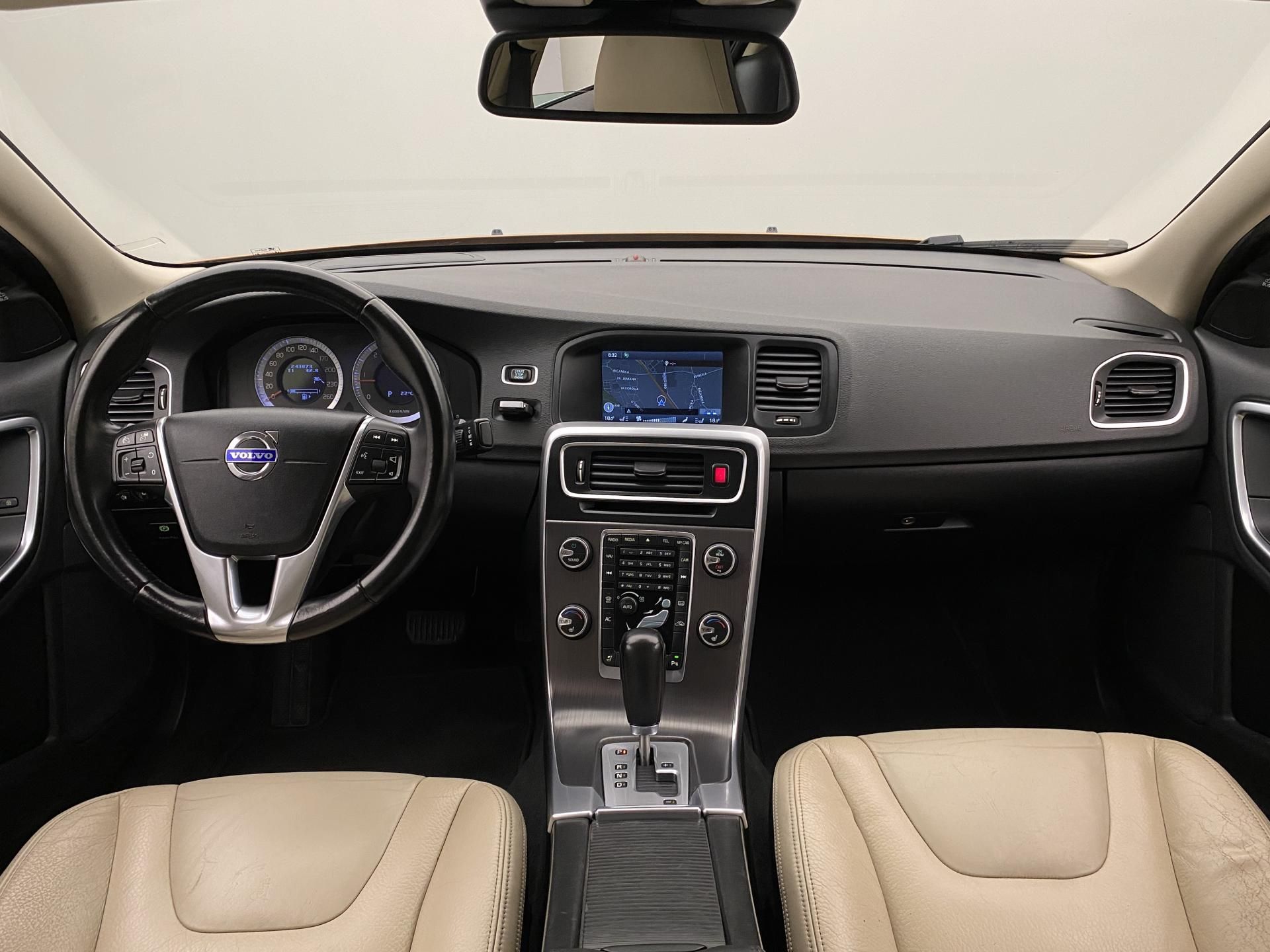 Volvo S60, D3 SUMMUM AUT - fotka 2