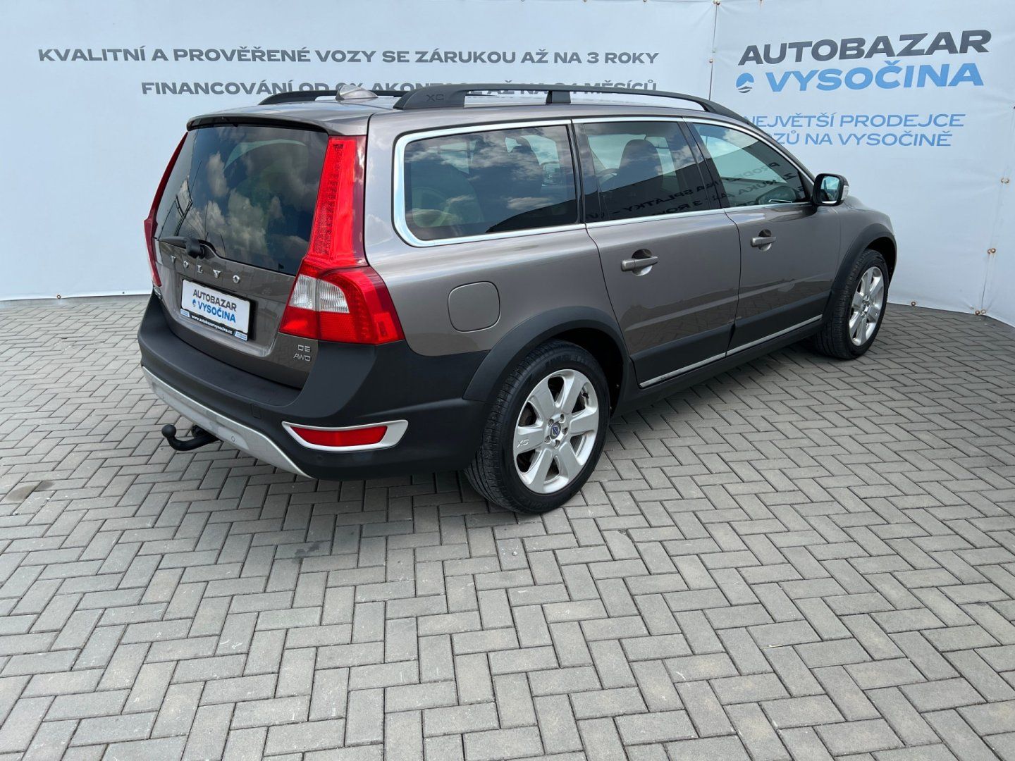 Volvo XC70, 2.4 D5 154kW! AWD! SUMMUM! - fotka 4