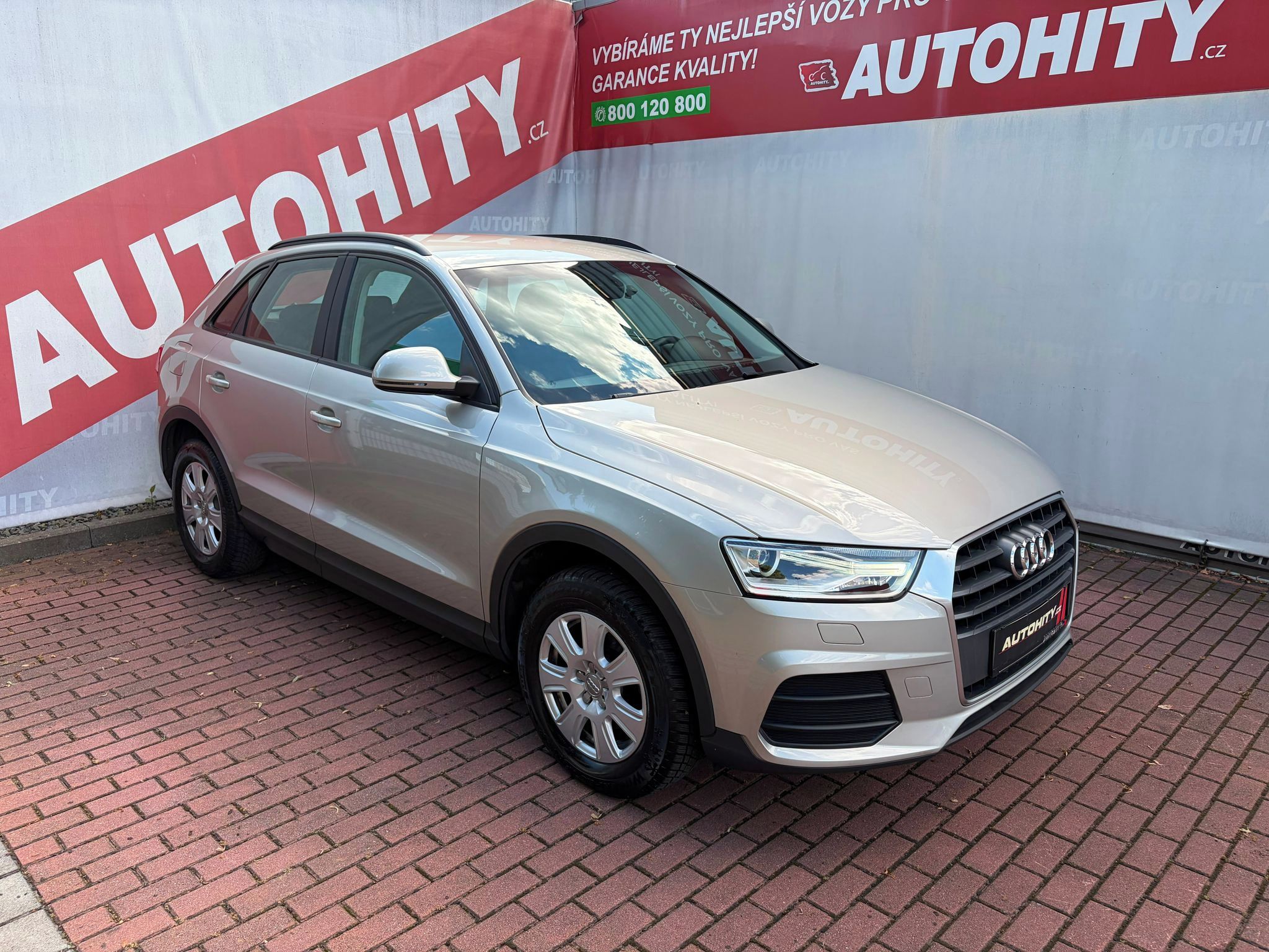 Audi Q3, 1.4 TFSi, Serviska, TOP - fotka 5
