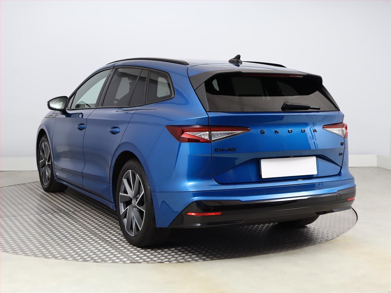 Škoda Enyaq iV, iV 60 (62 kWh), SoH 92% - fotka 4