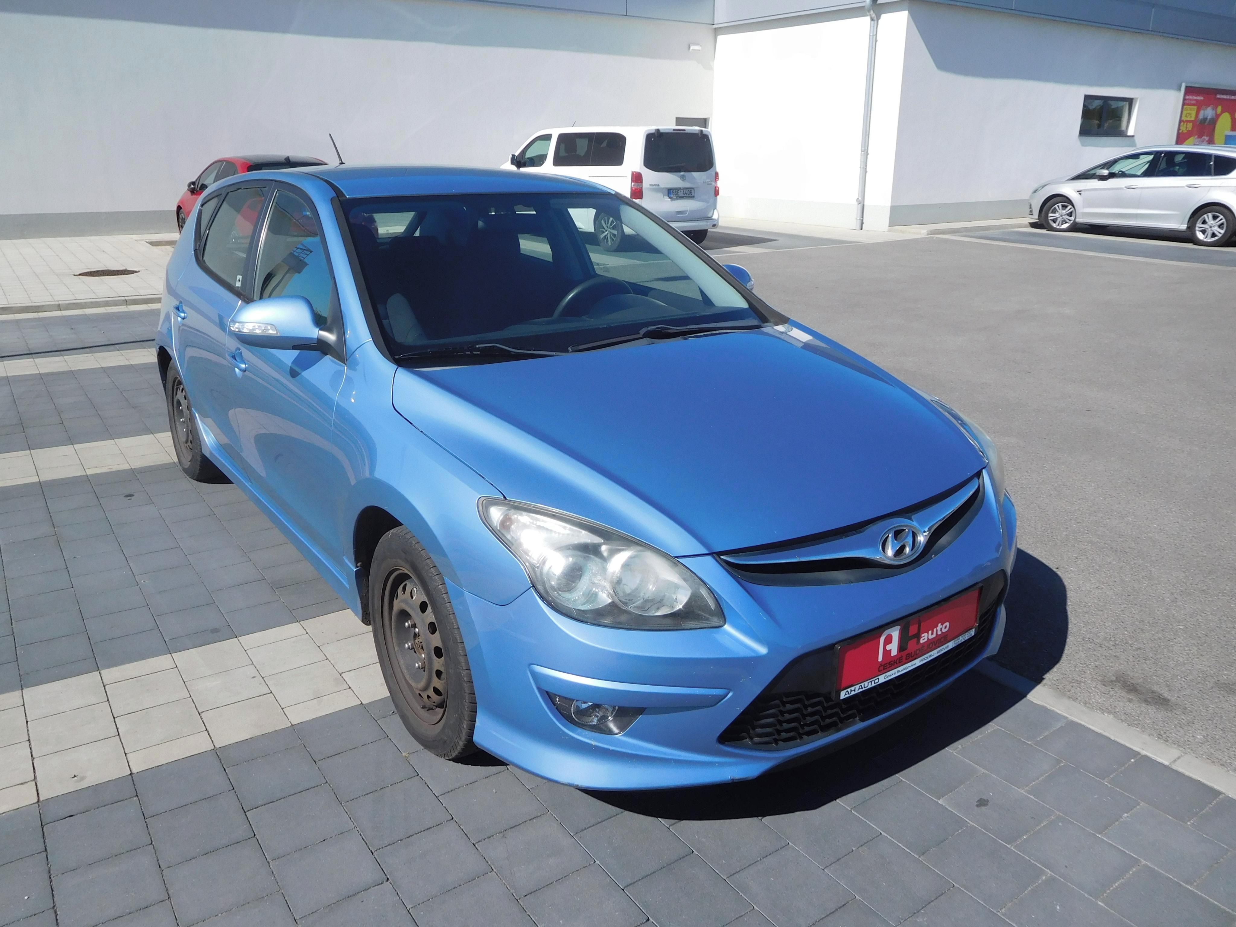 Hyundai i30, 1.4i 16V, 80 kW, Klima, ČR - fotka 2