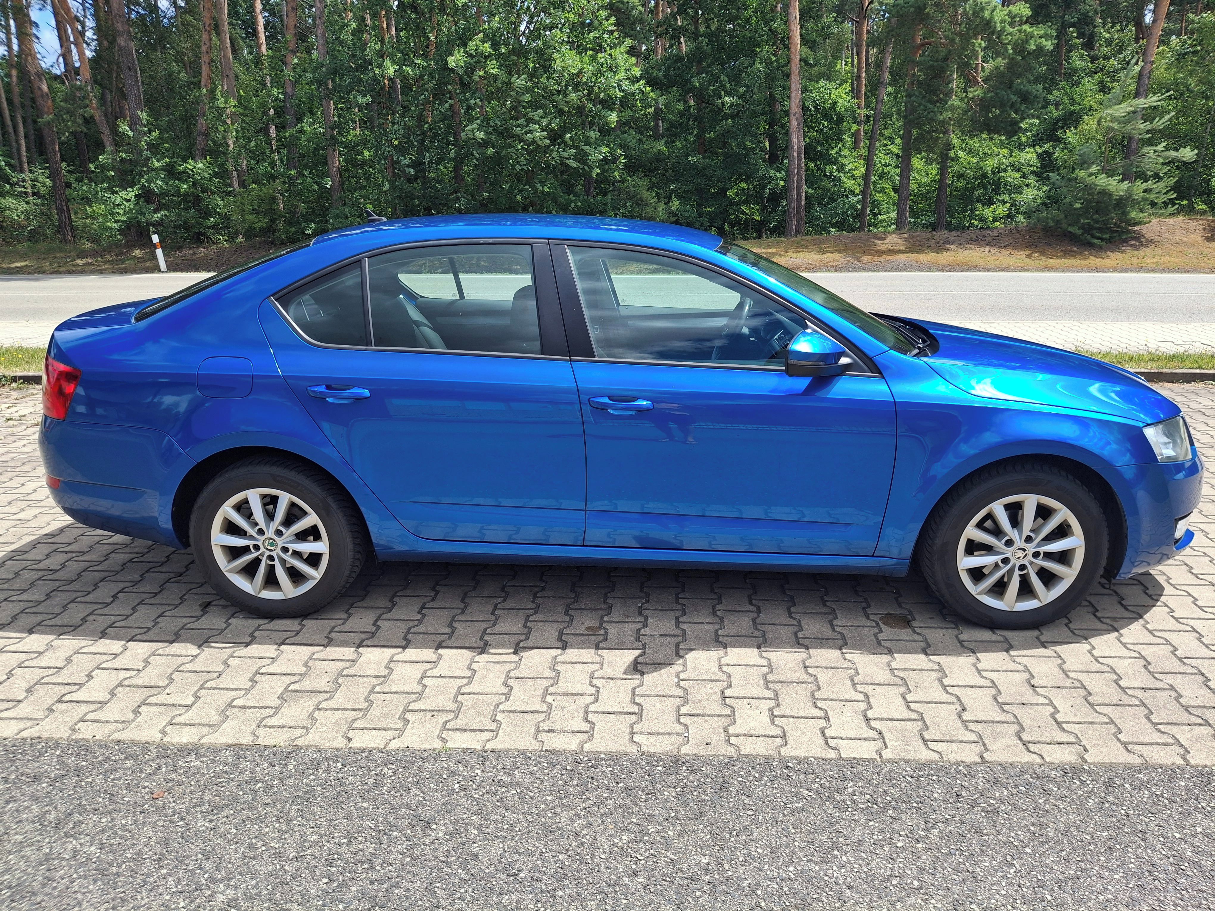 Škoda Octavia, 1,6 TDI 77 KW LIMUZÍNA ALU - fotka 4