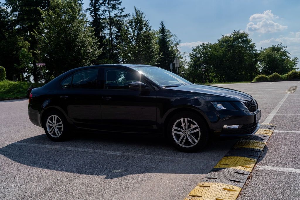 Škoda Octavia, 1.6 TDI - Servisováno - fotka 4