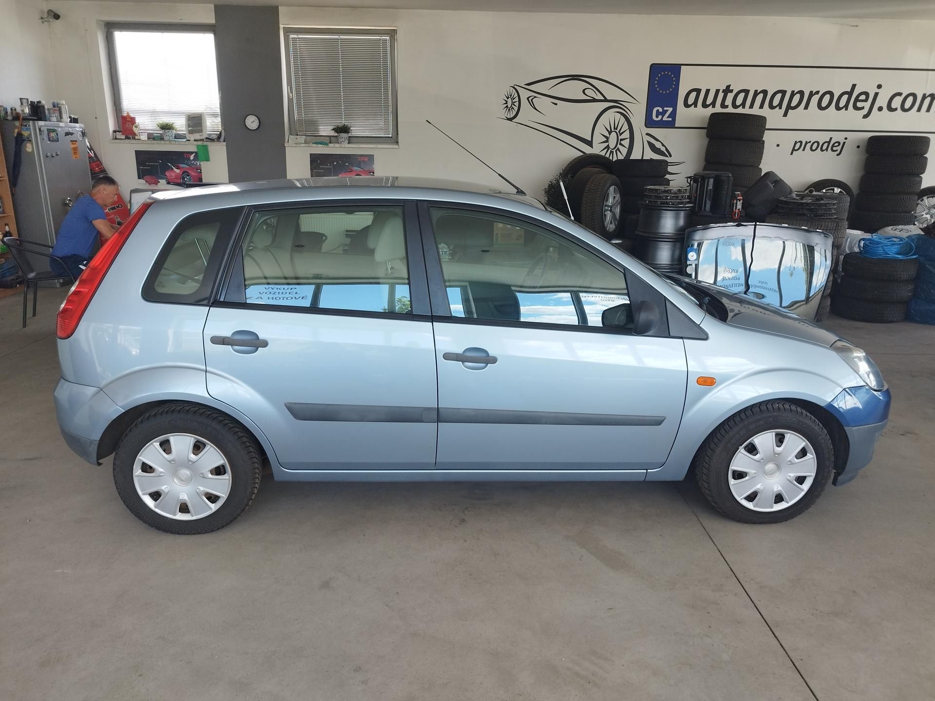 Ford Fiesta, 1,4I,59KW,5.DV.KLIMA,SER.KN - fotka 4