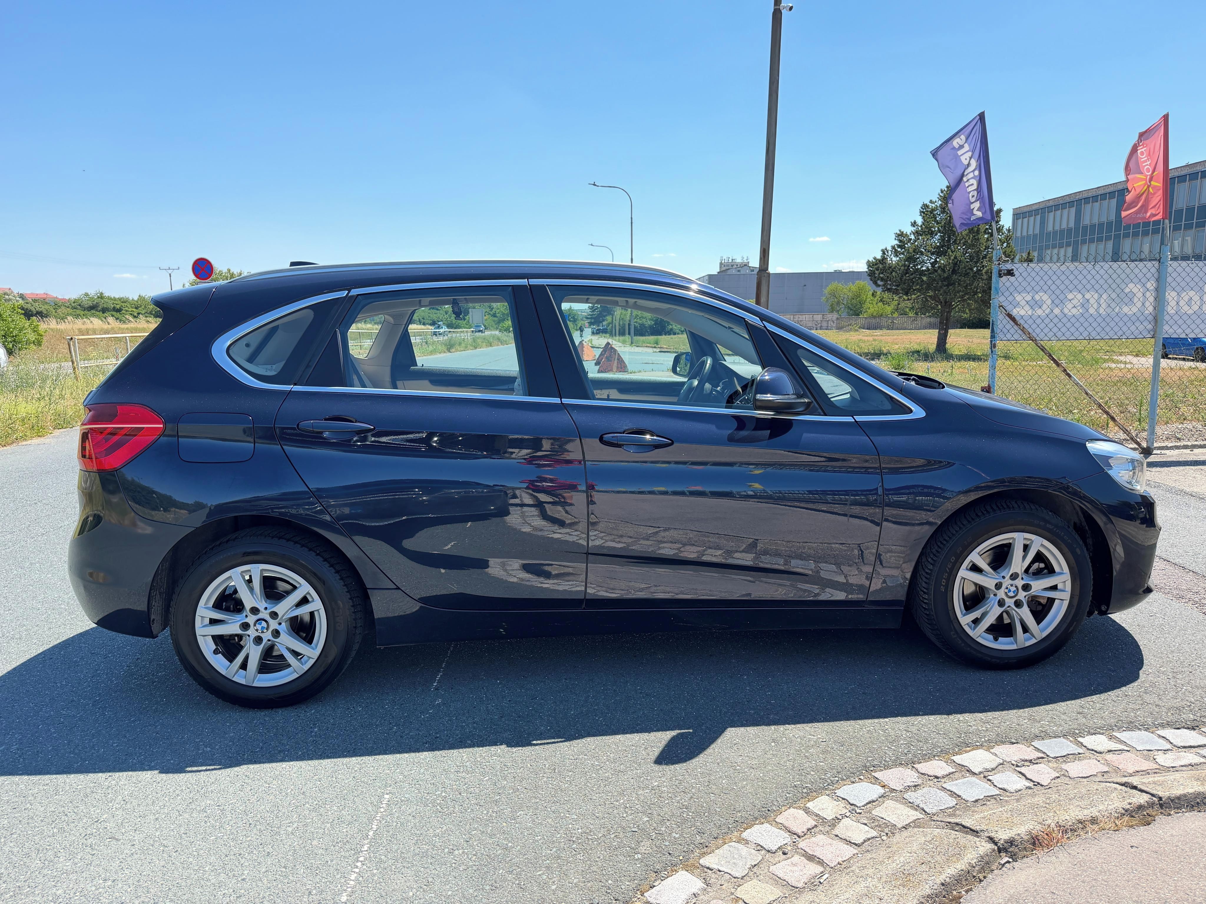 BMW Řada 2, 216 D 85kW AUTOMAT, KŮŽE - fotka 4