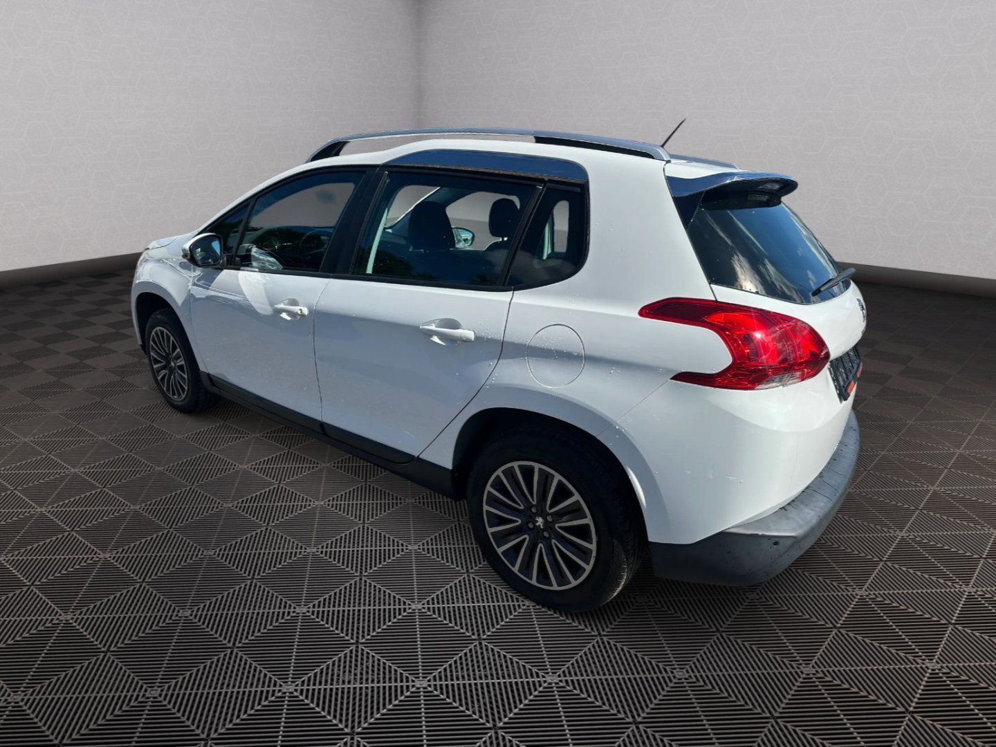 Peugeot 2008, 1.2T 60kw - fotka 5