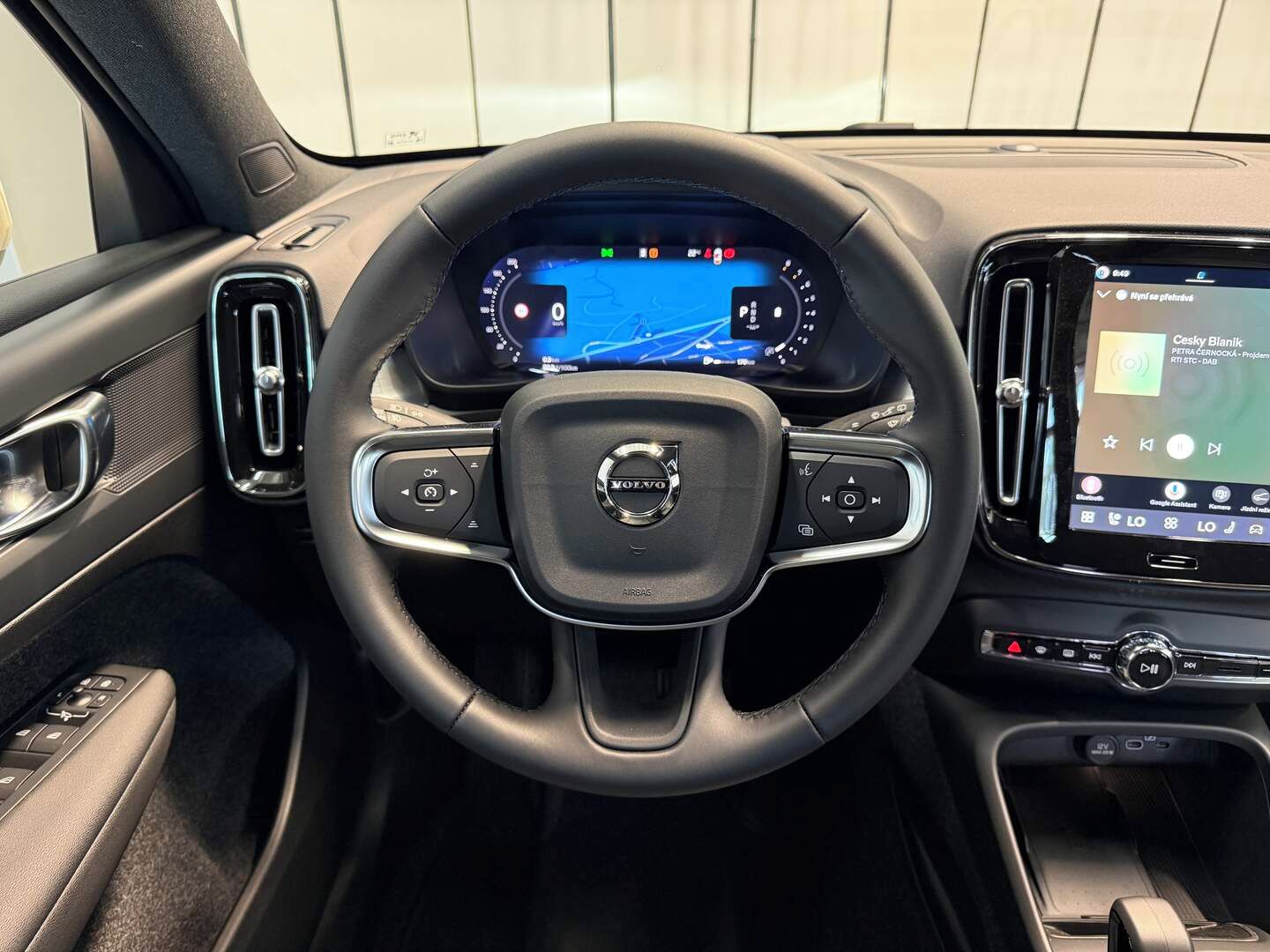 Volvo XC40, B3 2.0L 163 HP AT7 FWD CORE - fotka 6
