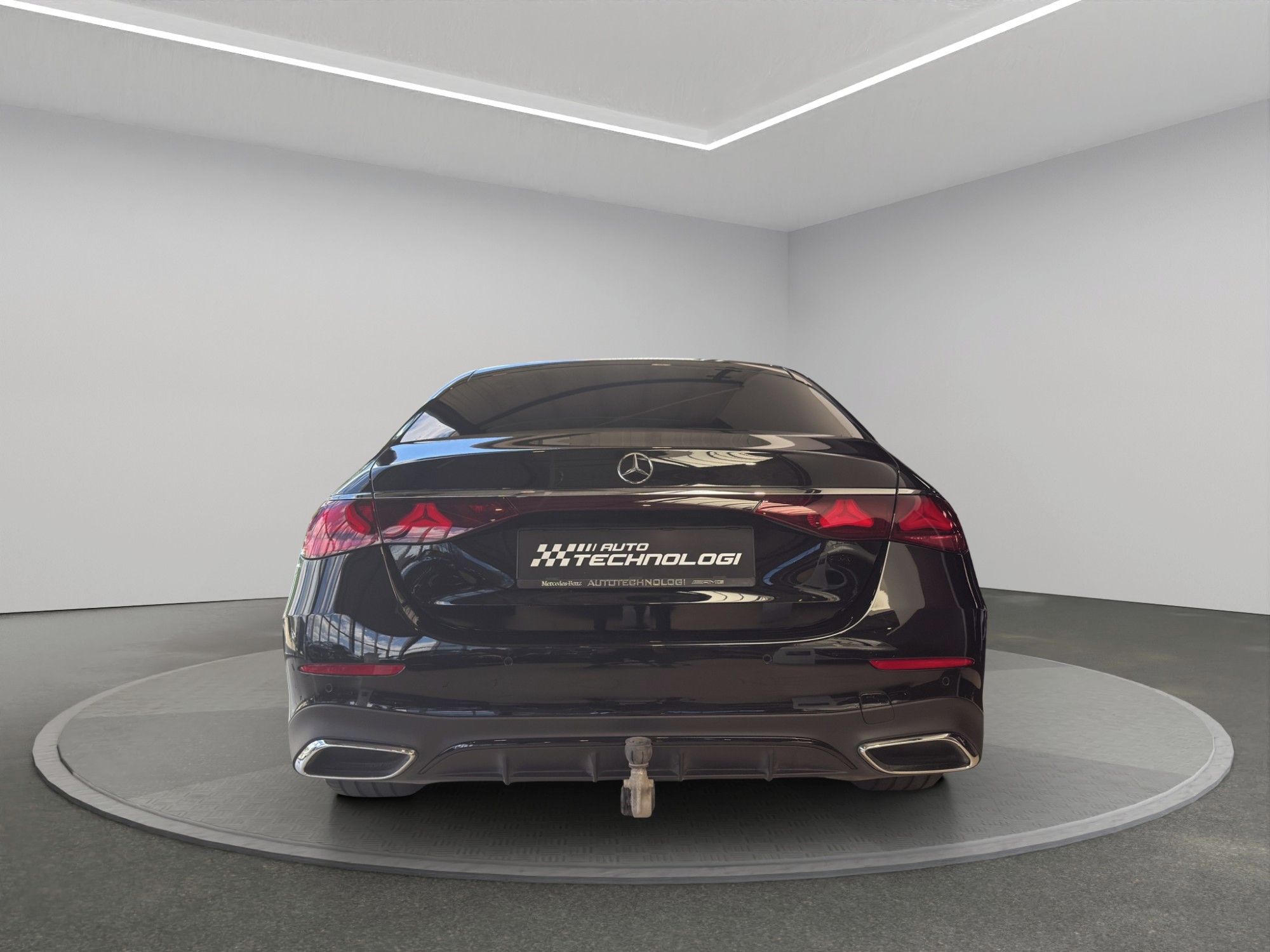 Mercedes-Benz Třídy E, 300 de 4MATIC sedan - fotka 6
