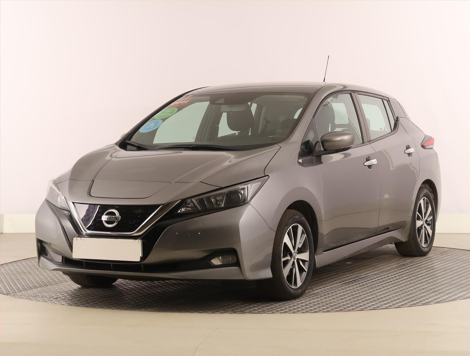 Nissan LEAF, 40 kWh, SoH 90%, Automat - fotka 2