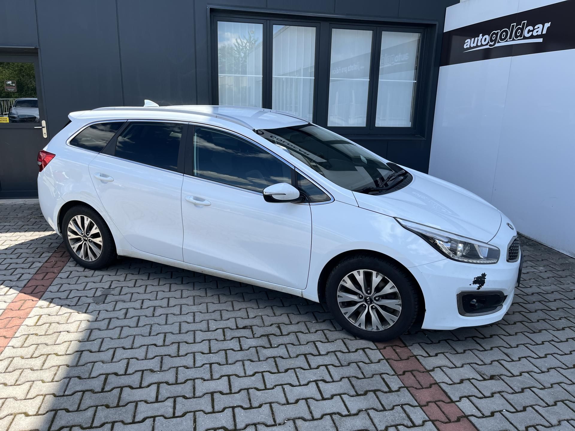 Kia Cee´d, Sportswagon Cool 1.6 GDI - fotka 5