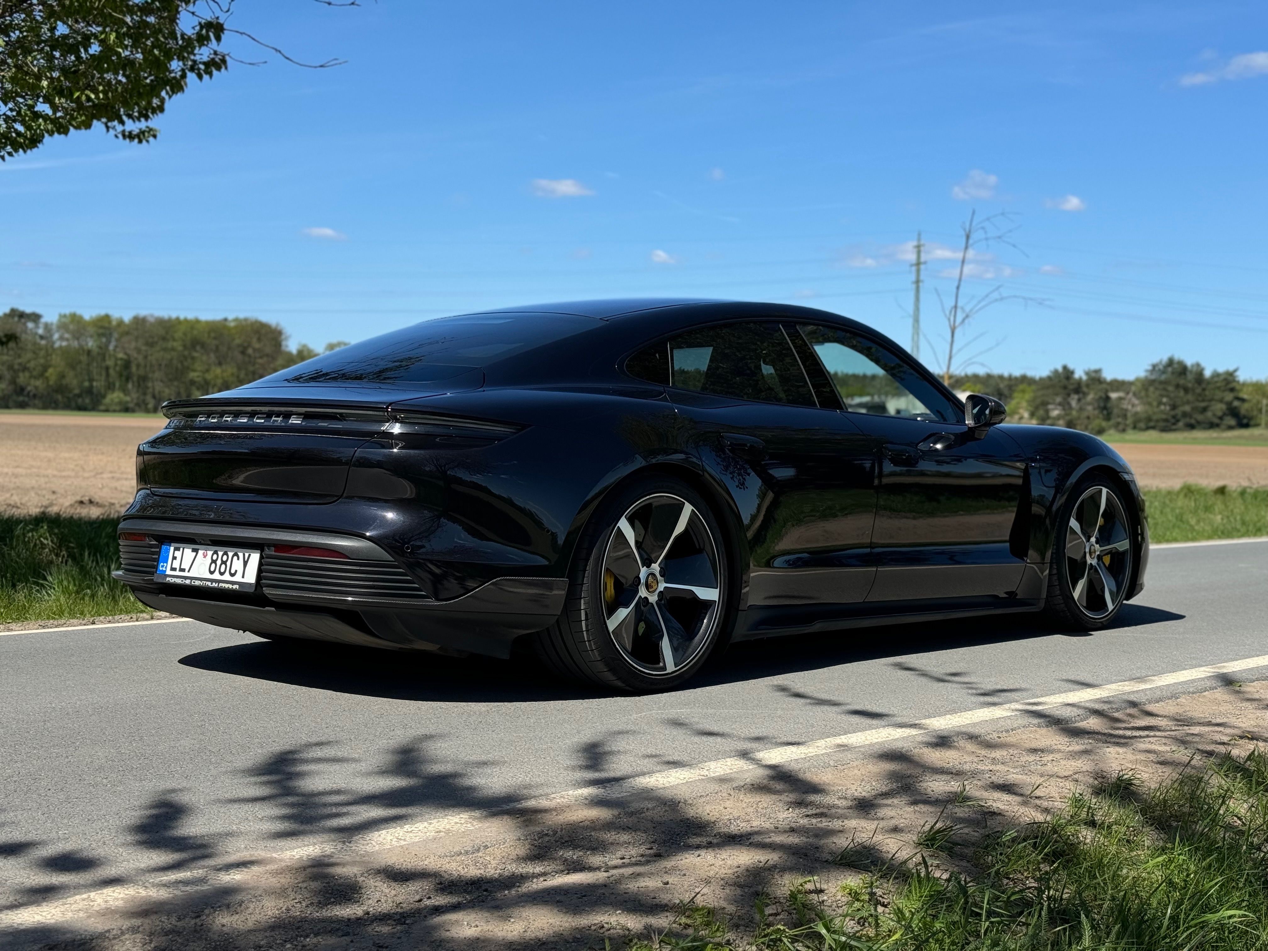 Porsche Taycan, Turbo S - fotka 4