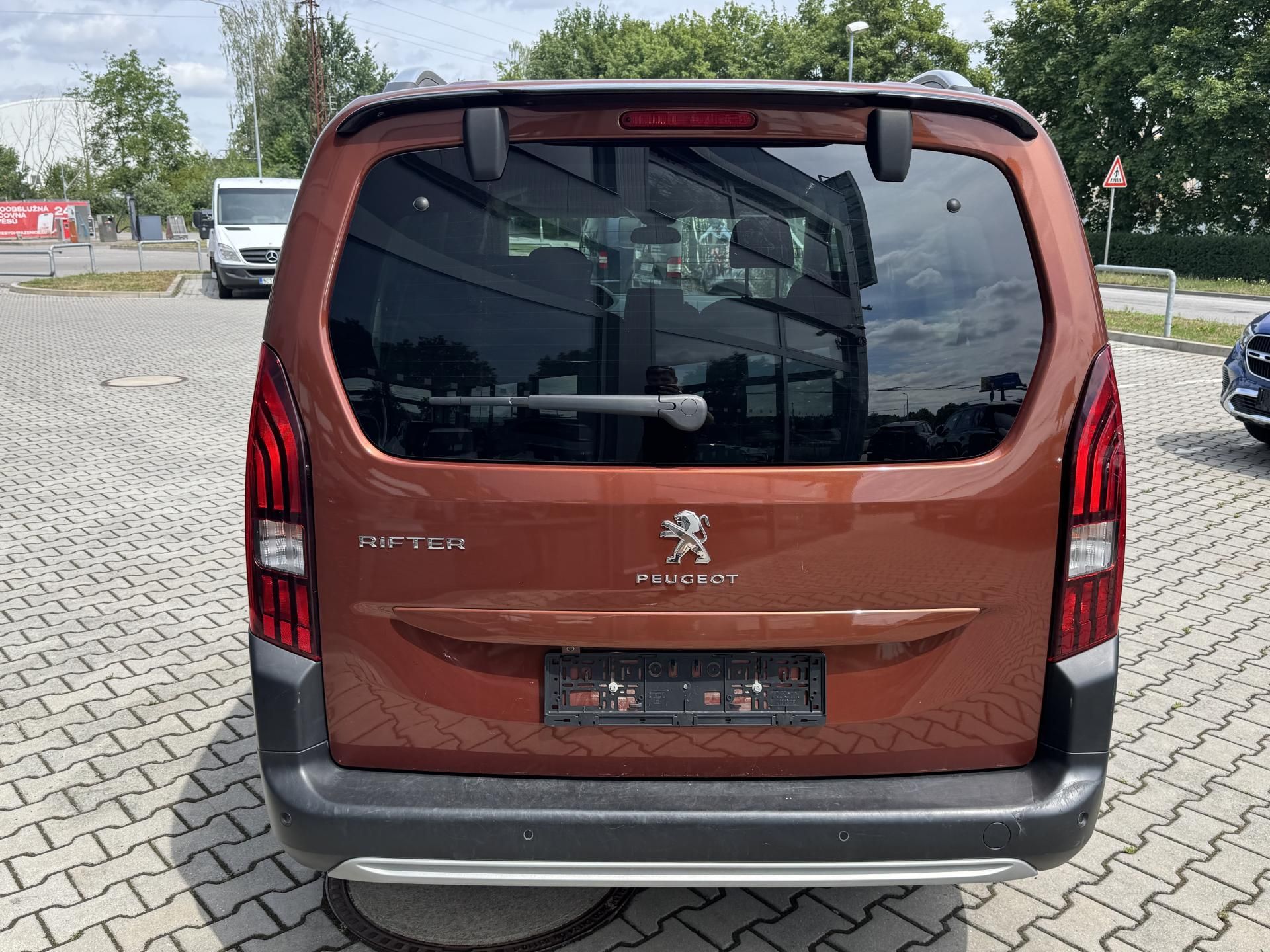 Peugeot Rifter, 1,2 Aut. Allure Pack 7.Míst L2 - fotka 6