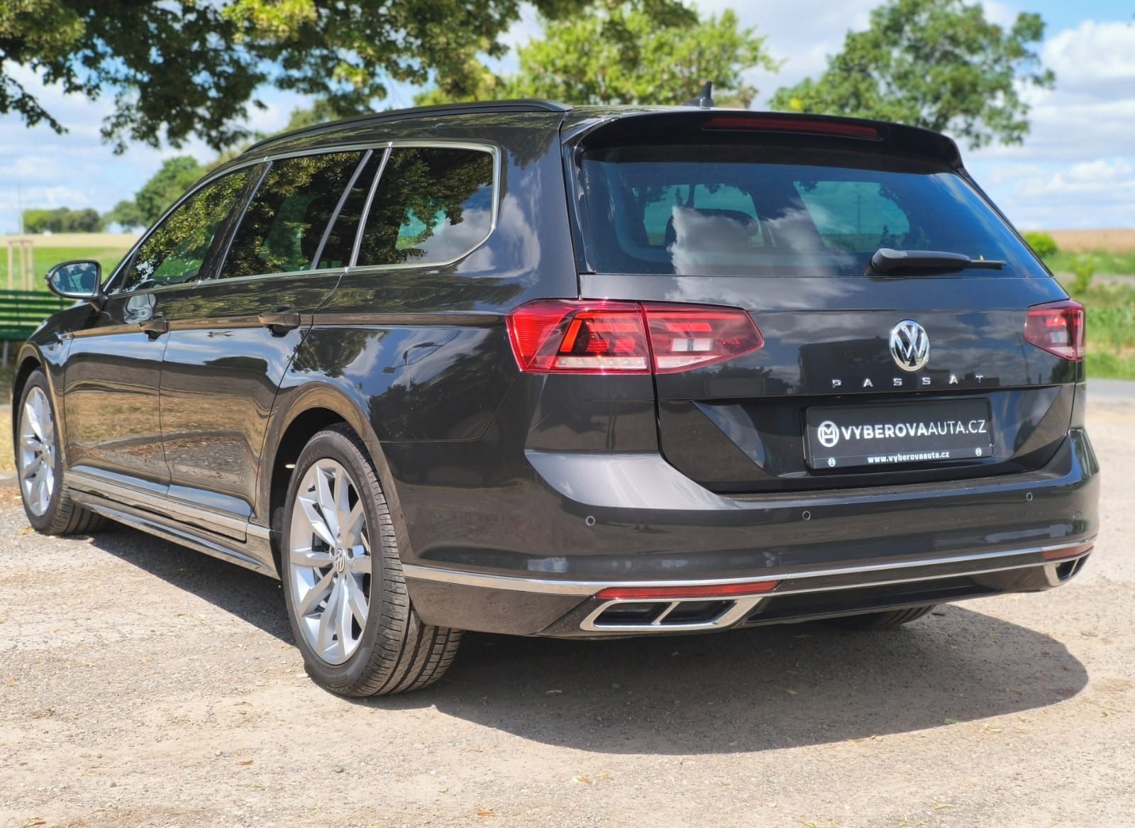 Volkswagen Passat, 2.0TDI 110kW R-line/ ACC/CAM - fotka 3