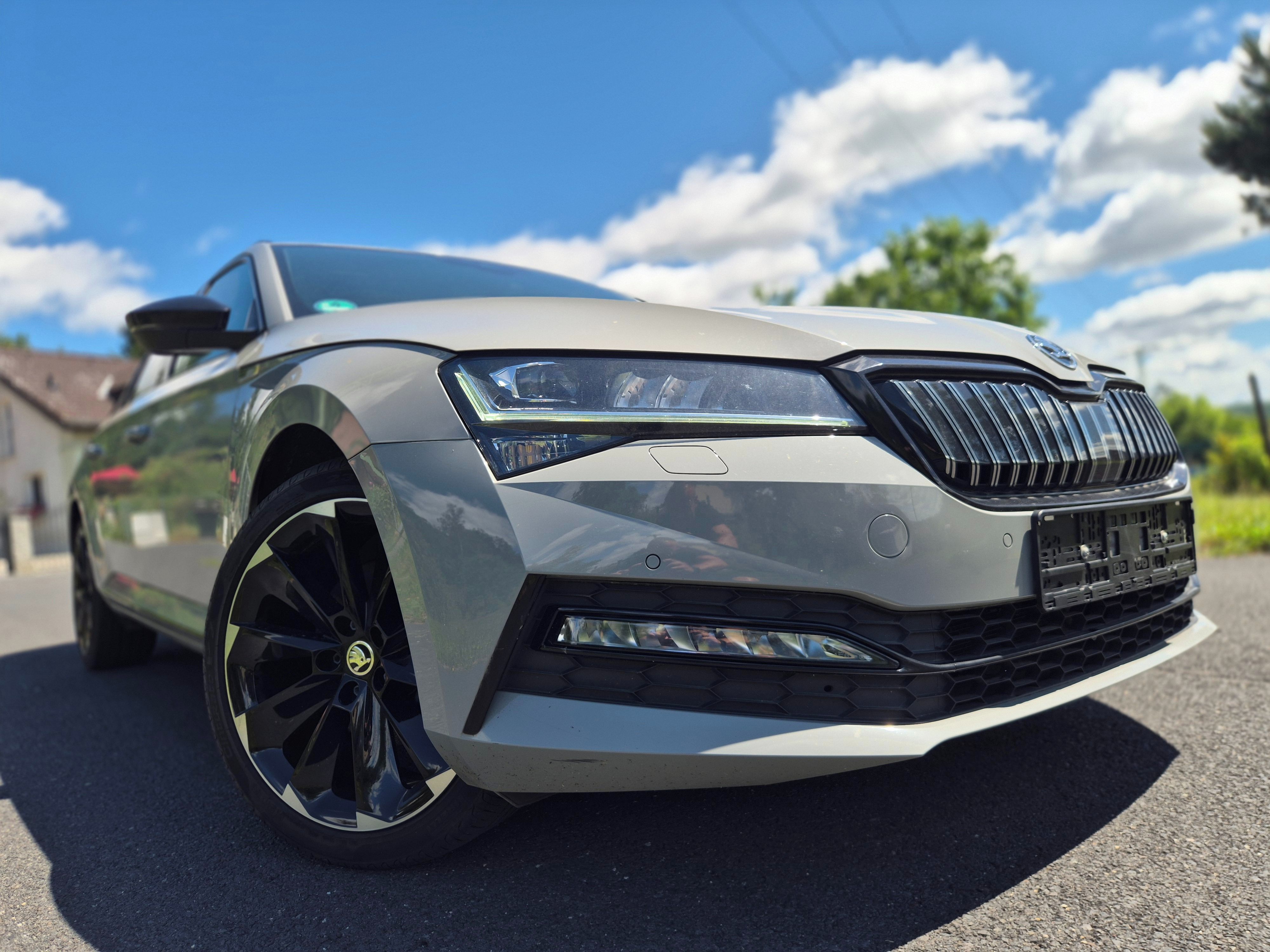 Škoda Superb, 1.4 tsi iv SPORTLINE HYBRID - fotka 2