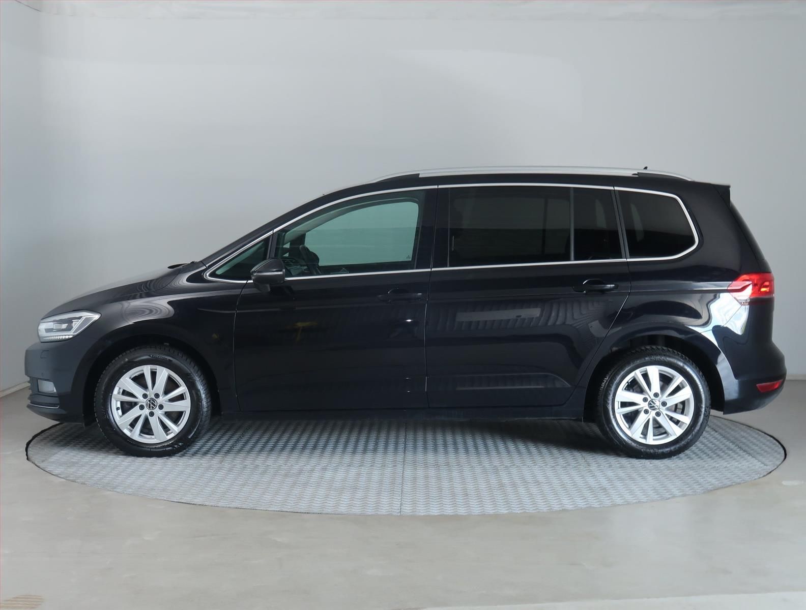 Volkswagen Touran, 1.5 TSI, Automat, ČR,1.maj - fotka 3