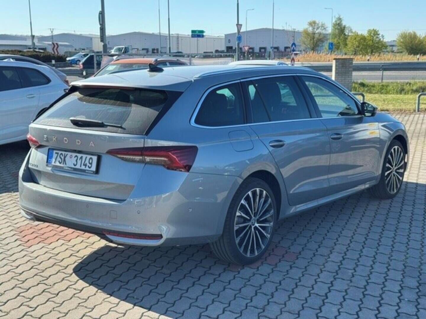 Škoda Octavia, Combi Exclusive Selection 2,0 - fotka 2