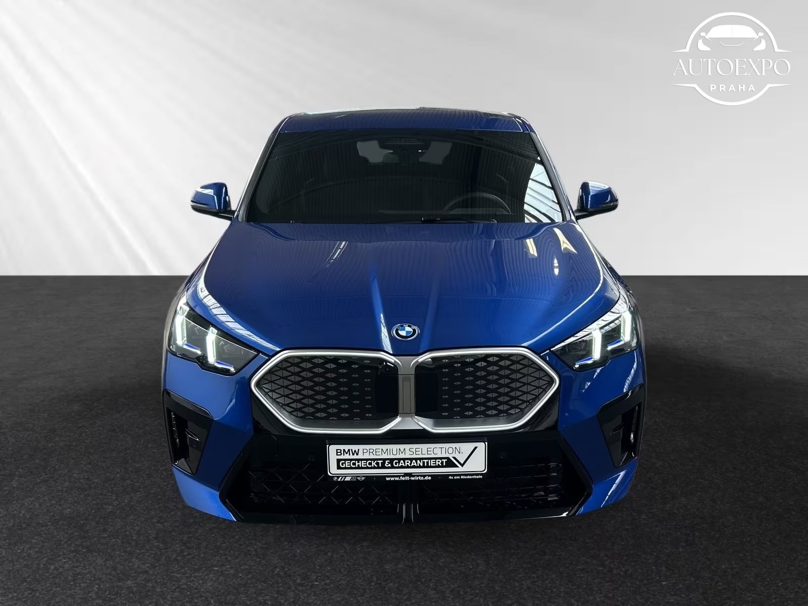 BMW iX2, xDrive30 - fotka 2