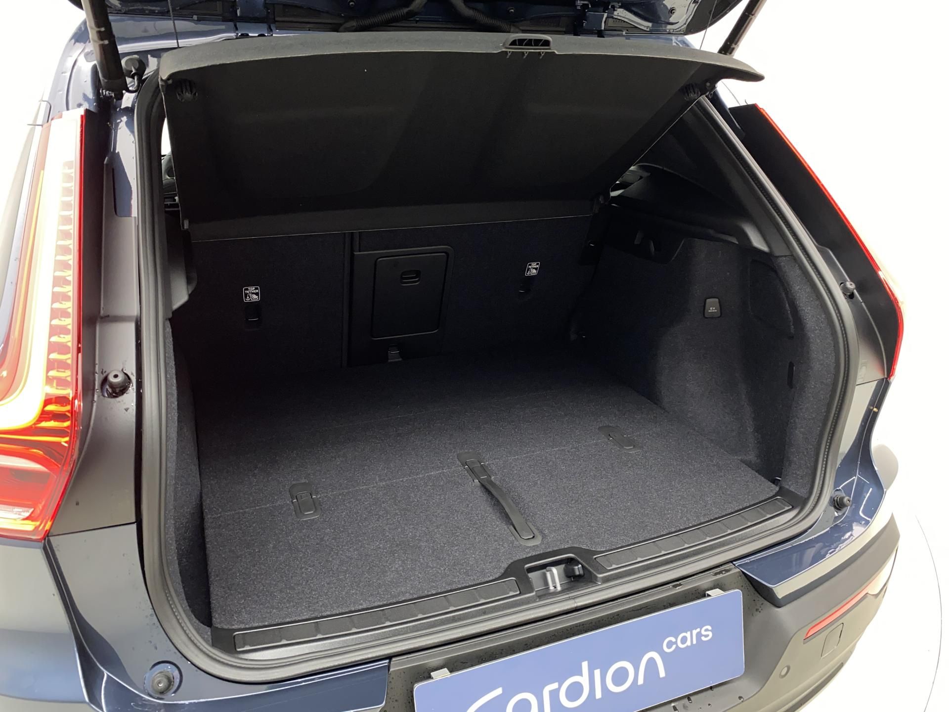 Volvo XC40, B3 AUT DARK ULTRA - fotka 5
