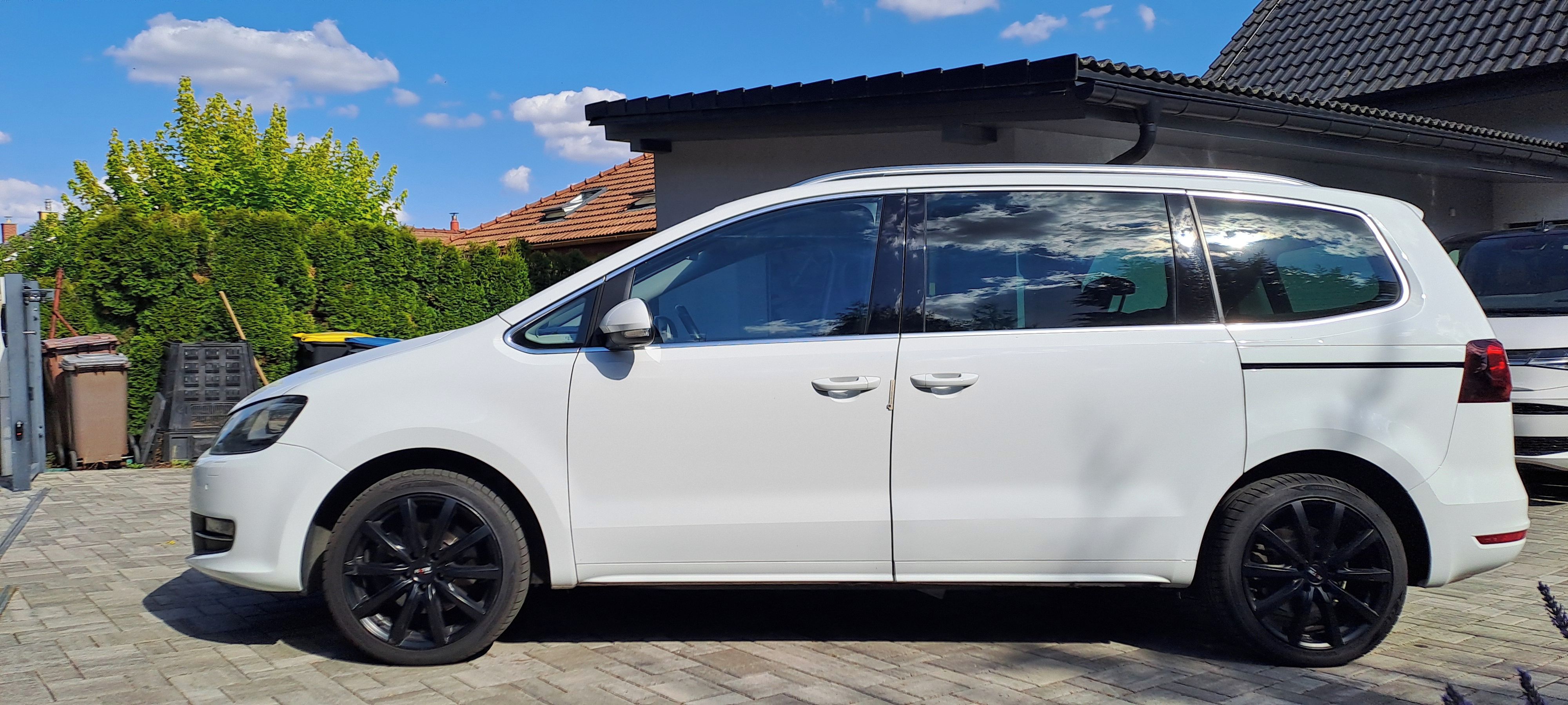 Volkswagen Sharan, DSG 7 míst - fotka 2