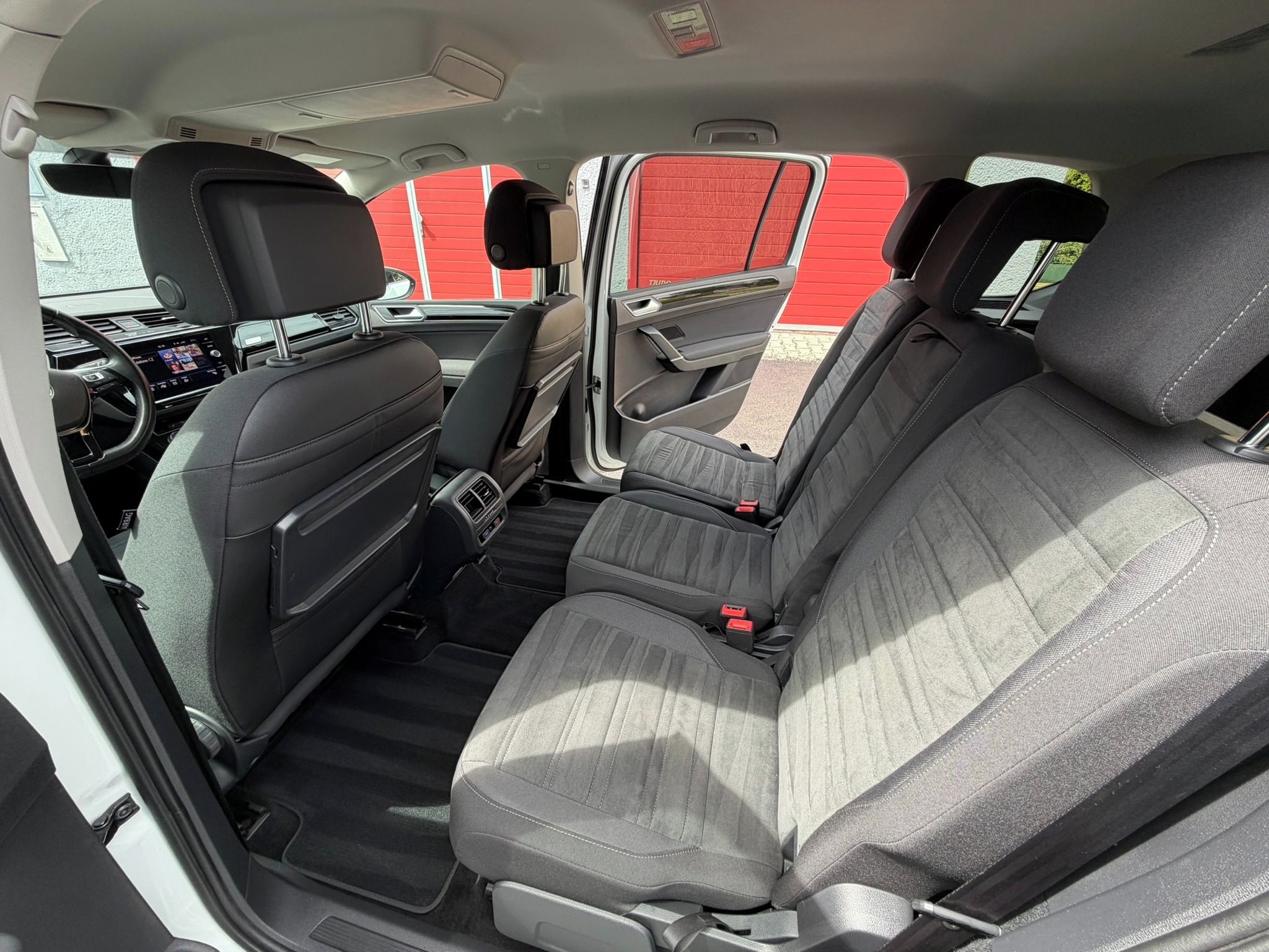 Volkswagen Touran, Volkswagen Touran 2.0 TDI DSG - fotka 4