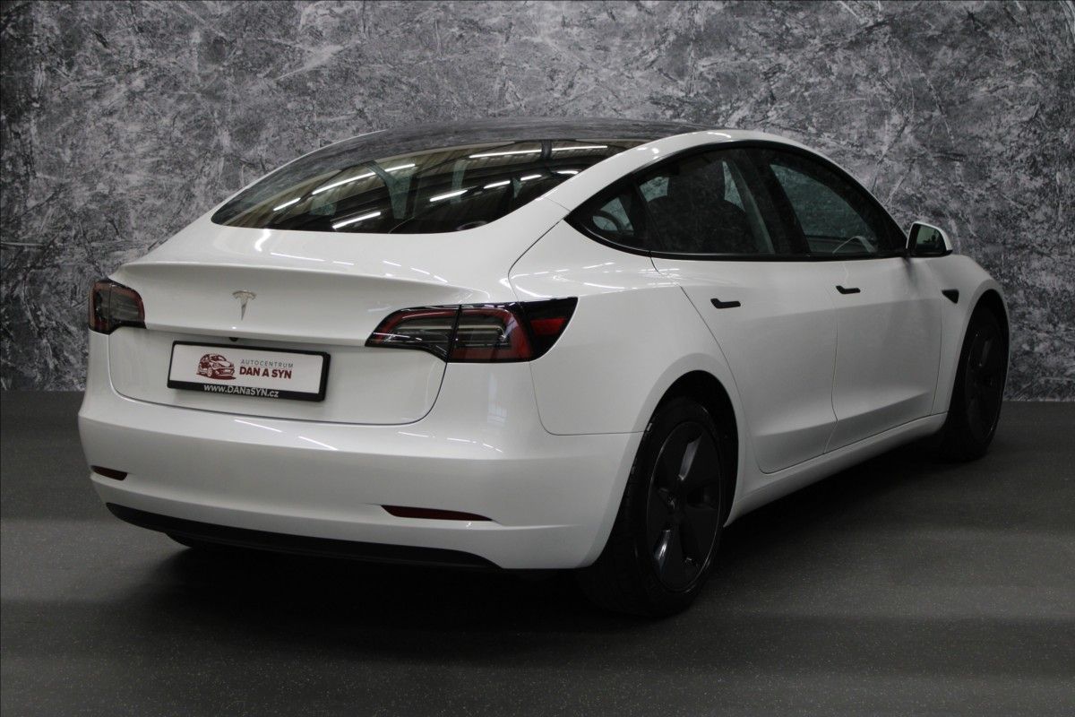 Tesla Model 3, Standard Plus - fotka 4