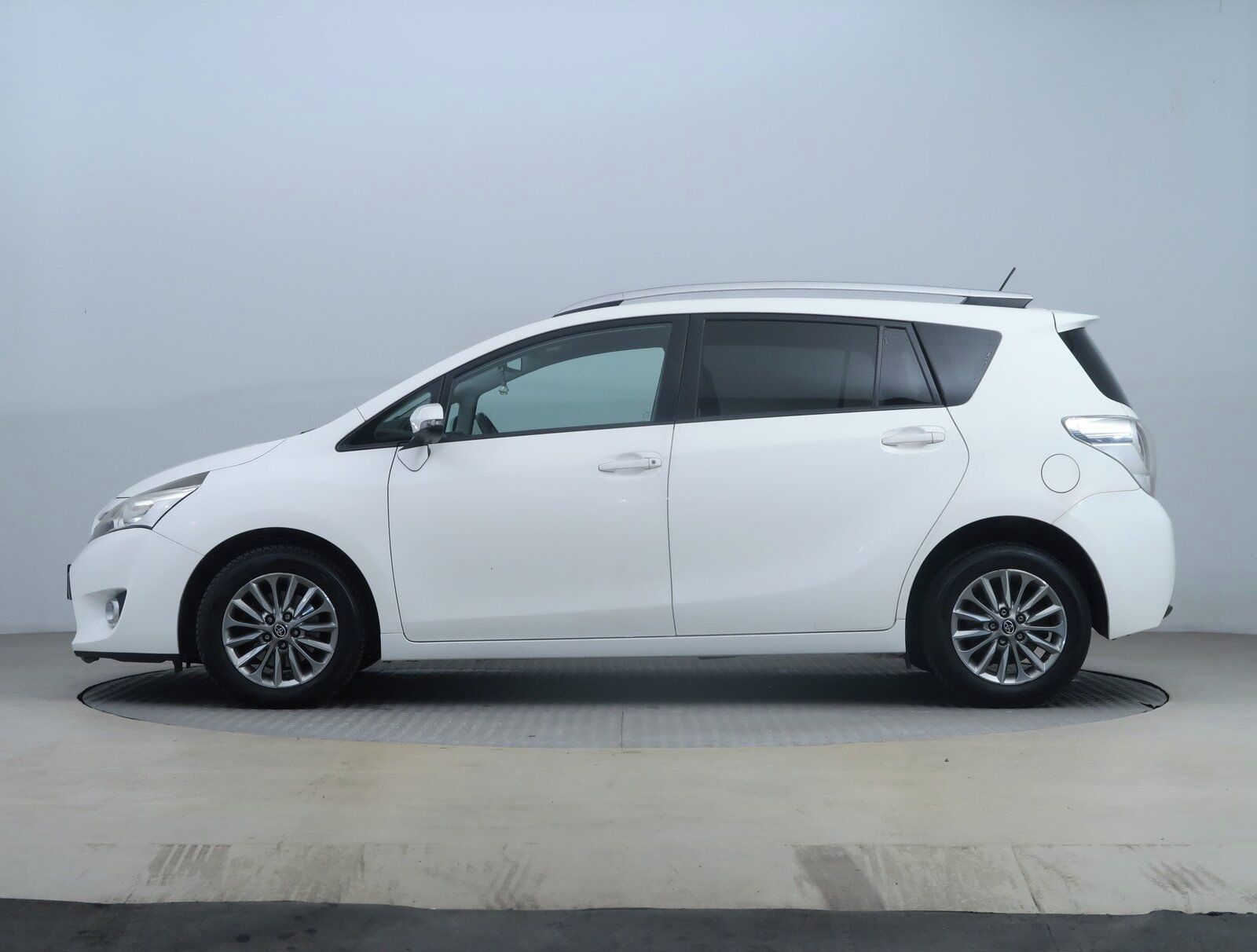 Toyota Verso, 1.6 D-4D, NOVÁ CENA - fotka 3