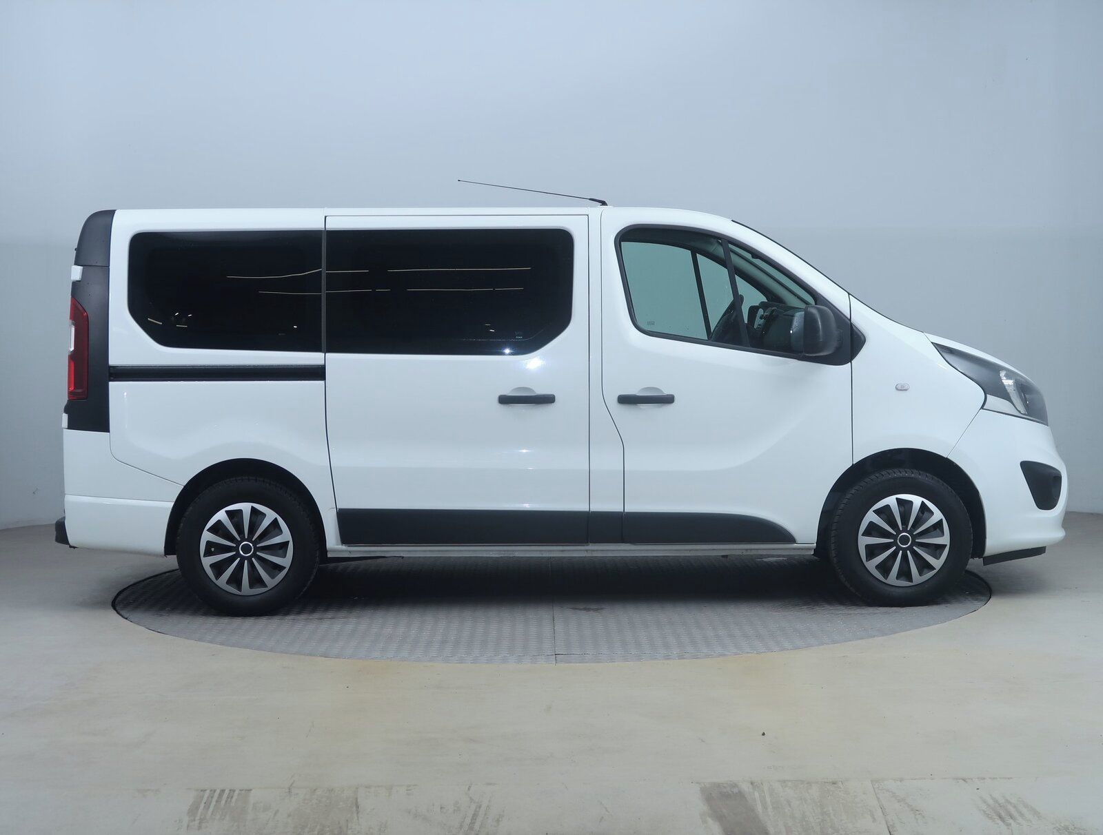 Opel Vivaro, 1.6 BiCDTI, Bus, 8Míst, Klima - fotka 6