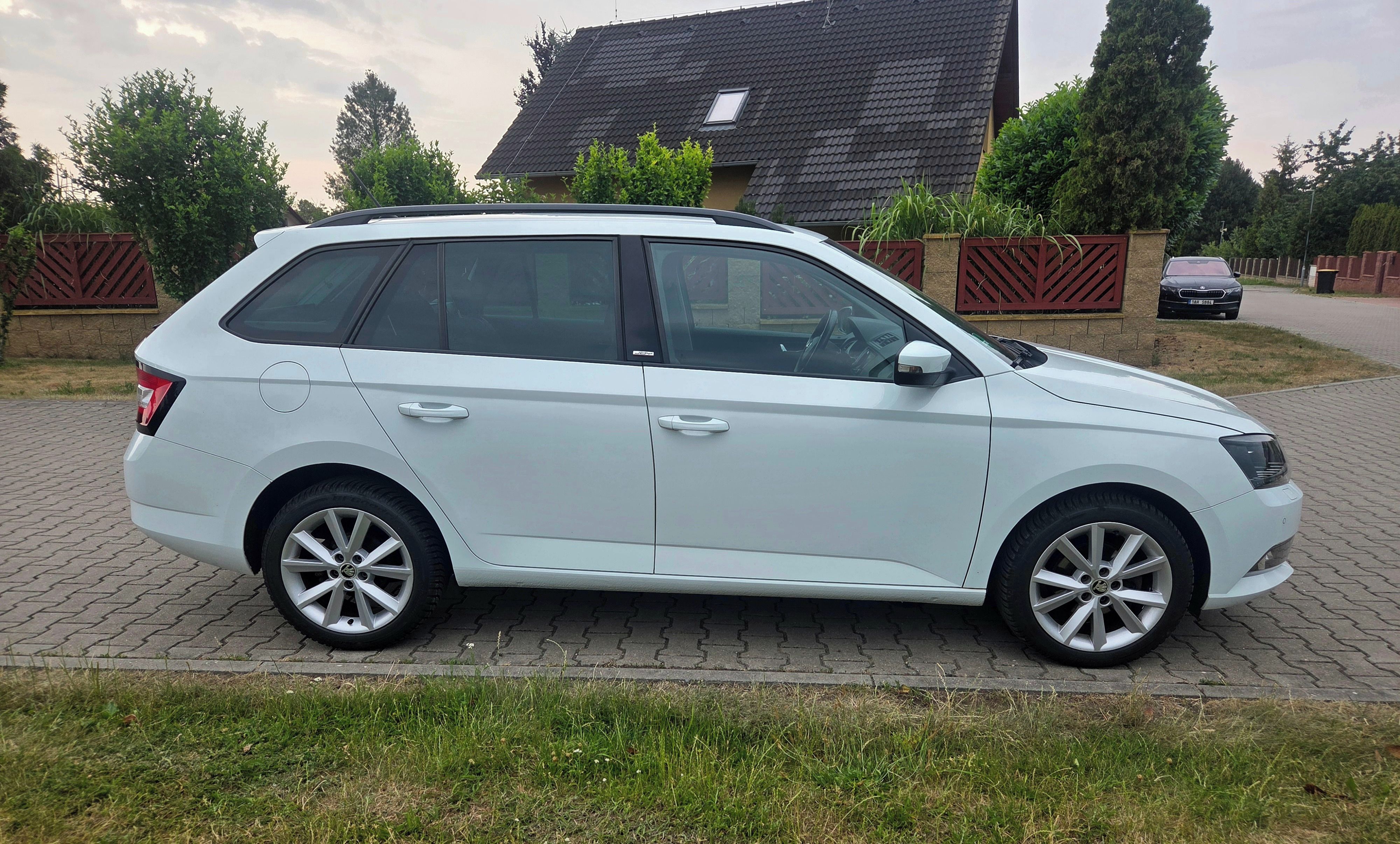 Škoda Fabia, Joy 1.4 TDI 66kw, tažné - fotka 4