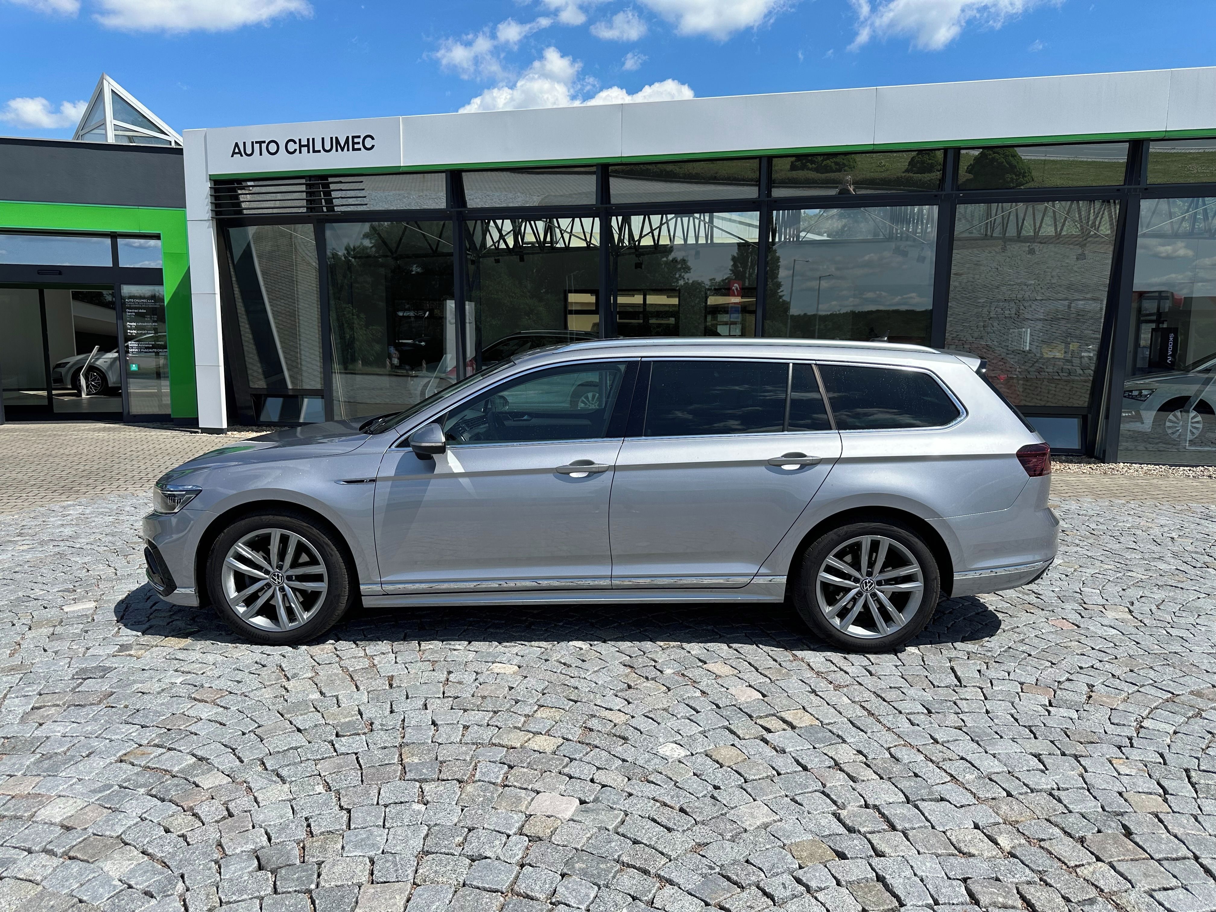Volkswagen Passat, Variant 2.0 TDI DSG R-Line 4x4 - fotka 4