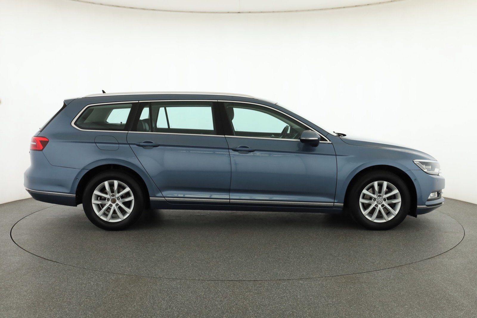 Volkswagen Passat, 2.0 TDI, Highline, Navi - fotka 6