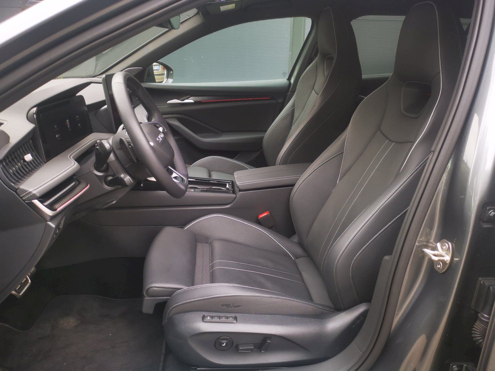 Škoda Superb, 2.0 TDI 142kW 4x4 Sportline Co - fotka 3