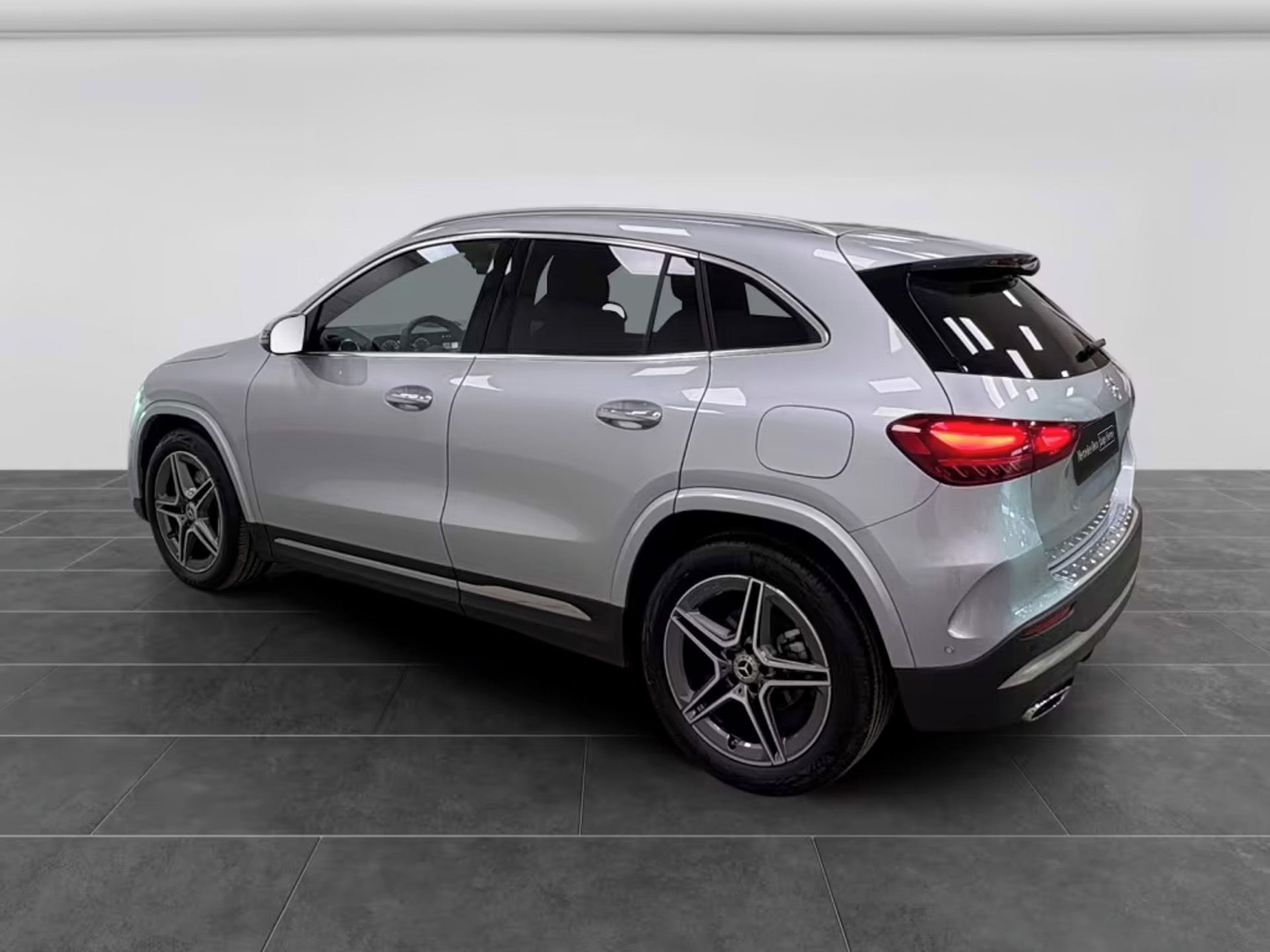 Mercedes-Benz GLA, 180 AMG Kamera Keyless Ambient - fotka 6