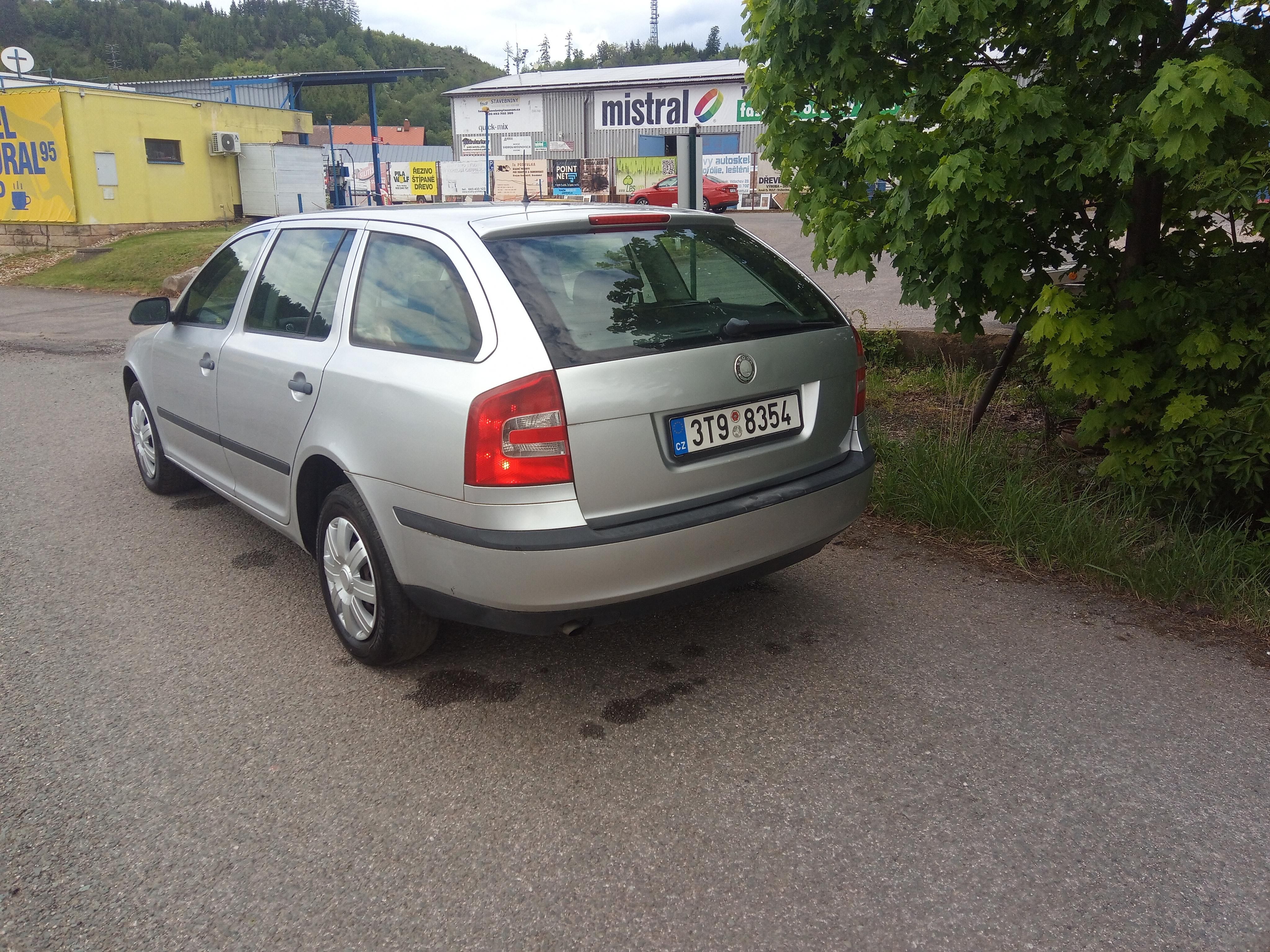 Škoda Octavia, 1,6 MPi, serviska - fotka 4