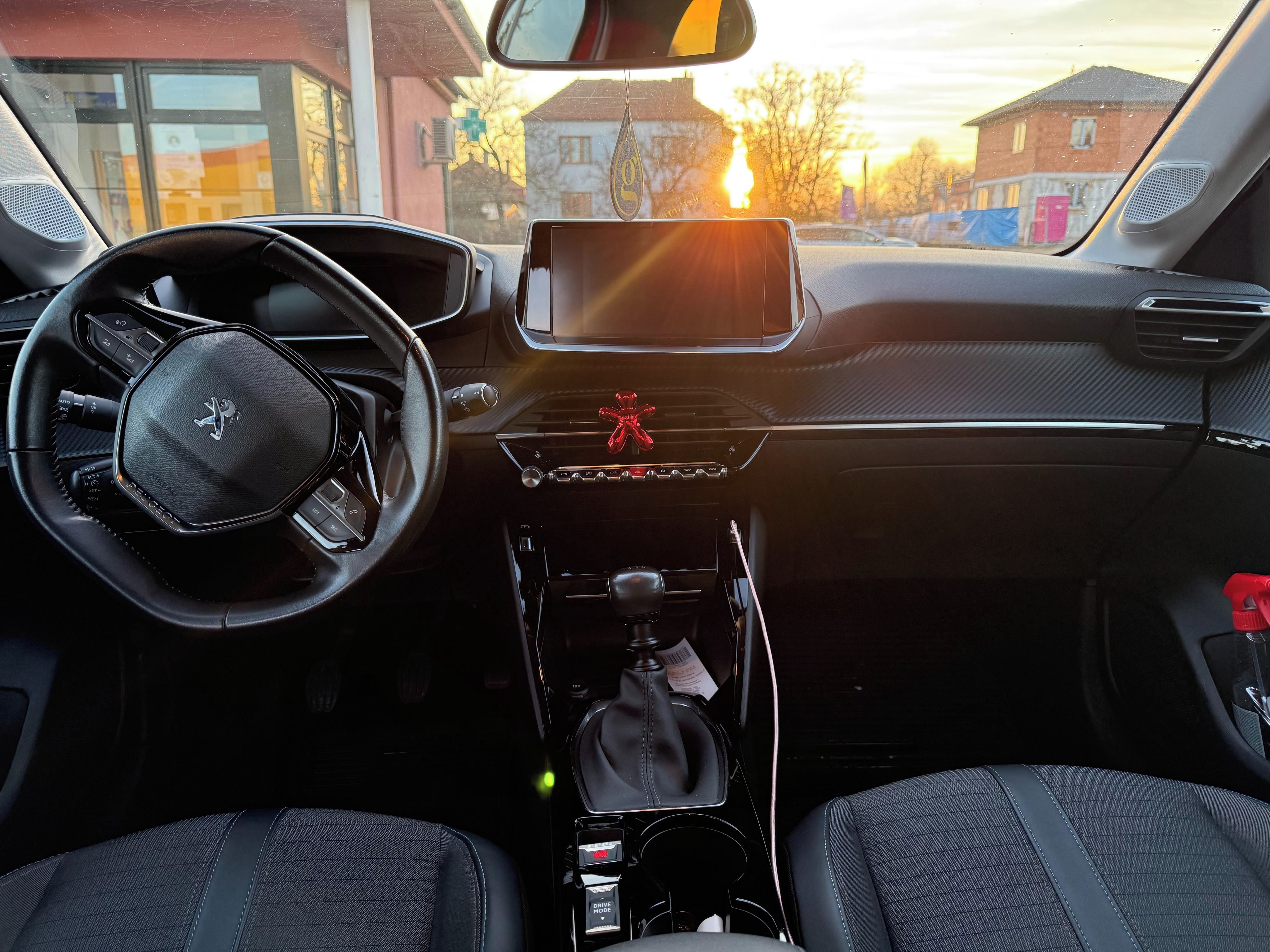 Peugeot 208, 1,2 Pure Tech - fotka 5
