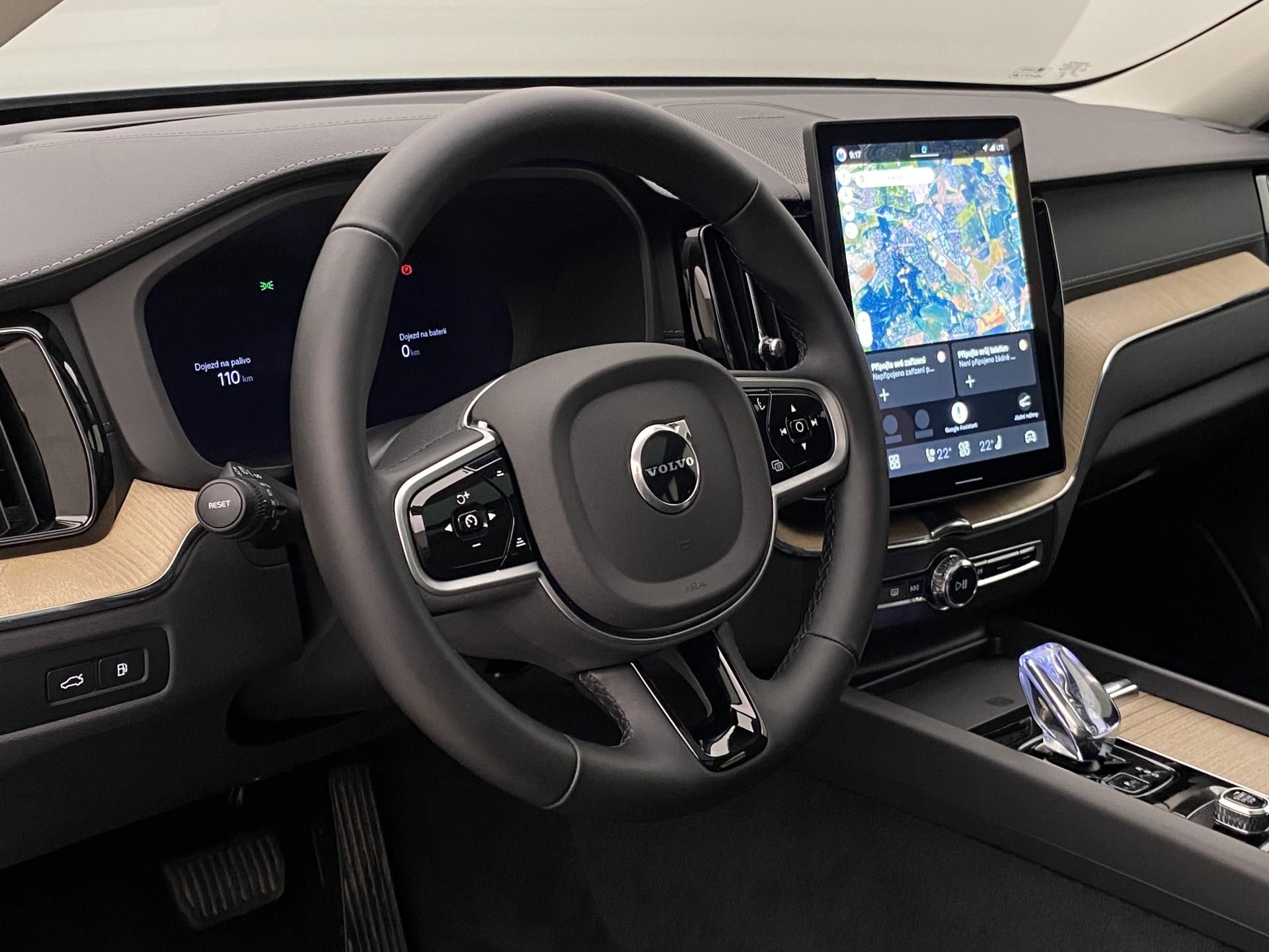 Volvo XC60, T8 AWD RECHARGE DARK ULTRA CZ - fotka 4