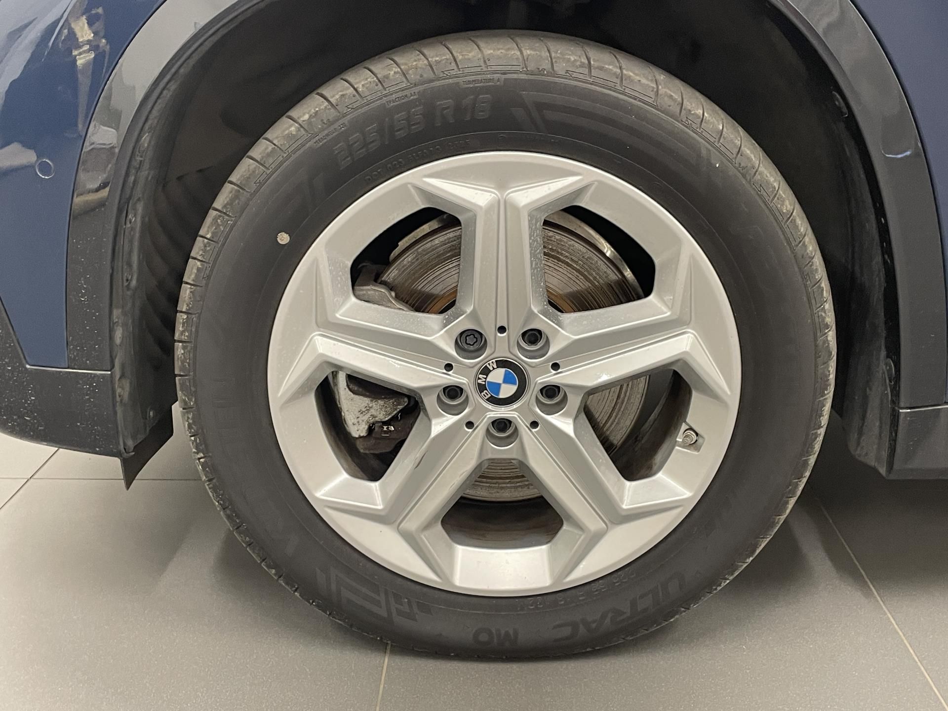 BMW iX1, xDrive30e - fotka 4