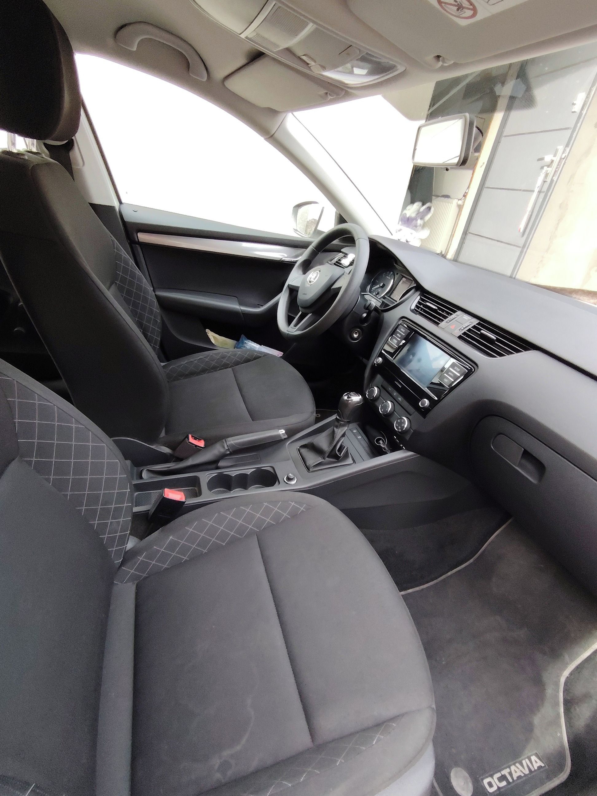Škoda Octavia, 1.6 TDI 85kW velmi dobrý stav - fotka 4