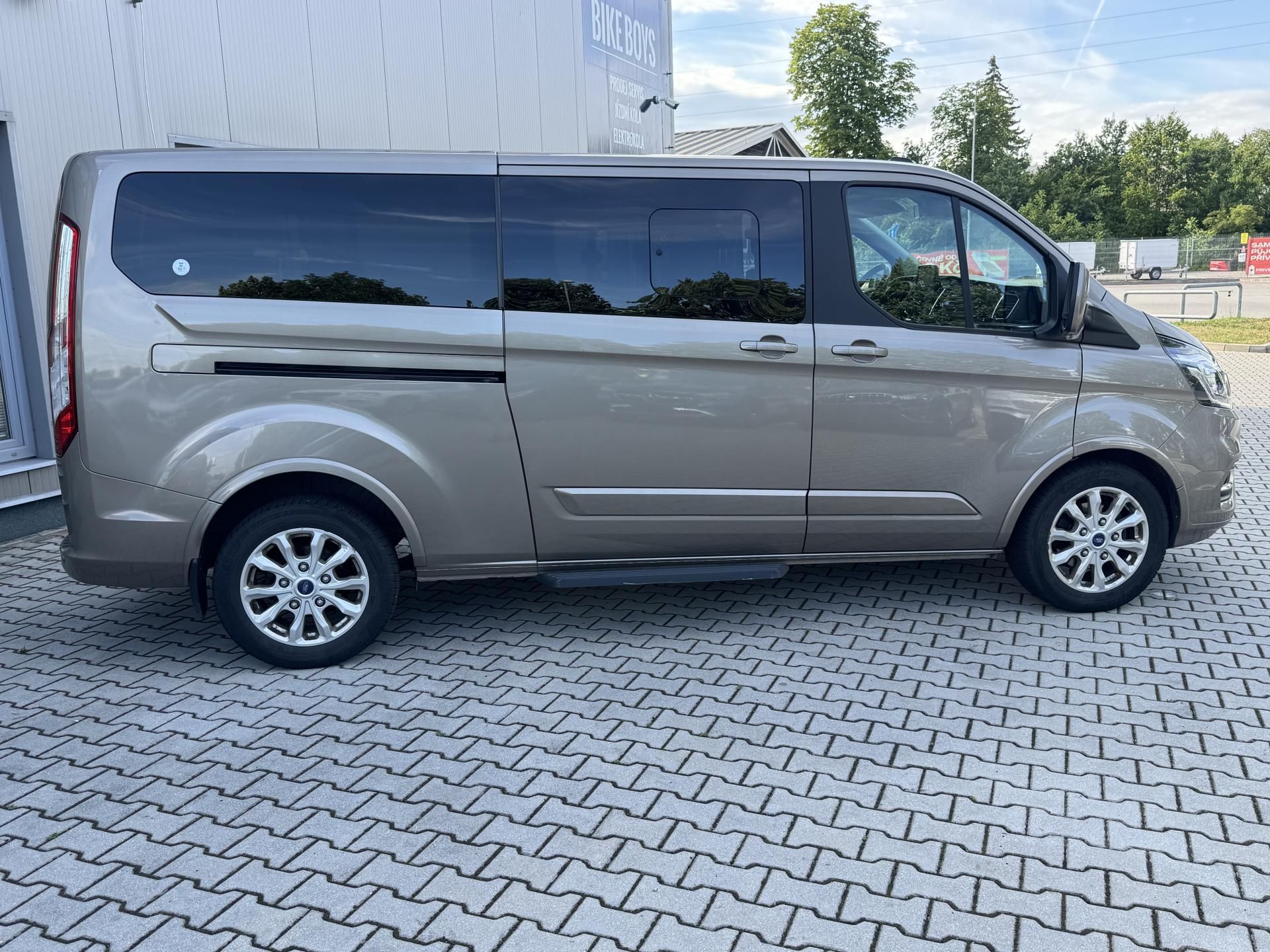 Ford Tourneo Custom, 2,0 ECOBLUE HYBRID L2 - fotka 4