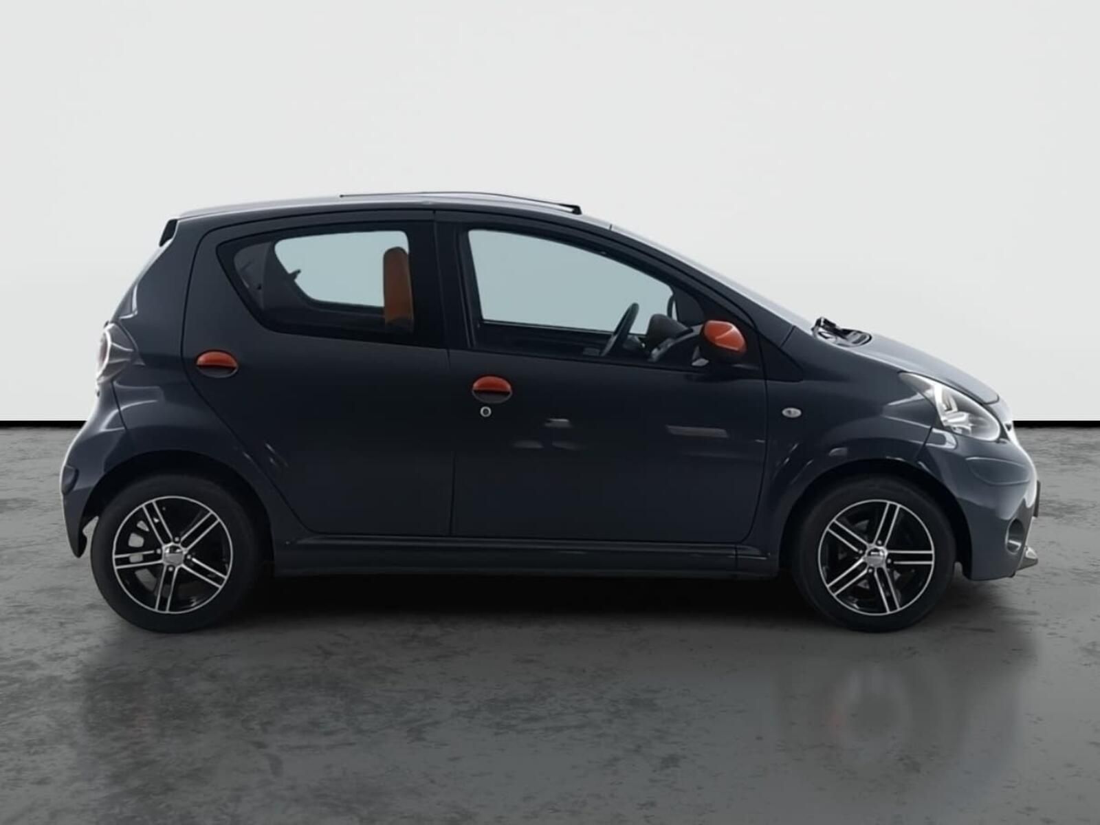 Toyota Aygo, 1.0 VVT-i, po STK, rezervace - fotka 6