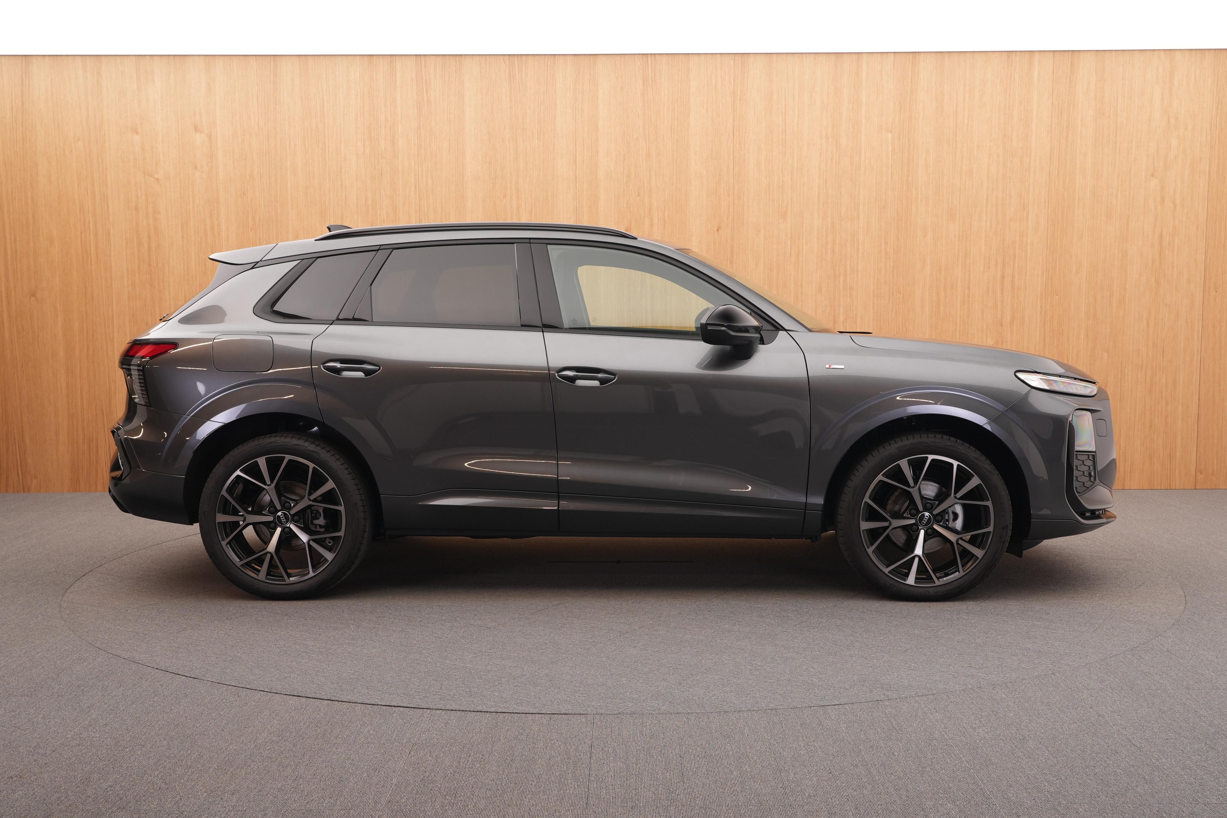 Audi Q3, S line  35 TFSI 110 kW - fotka 5
