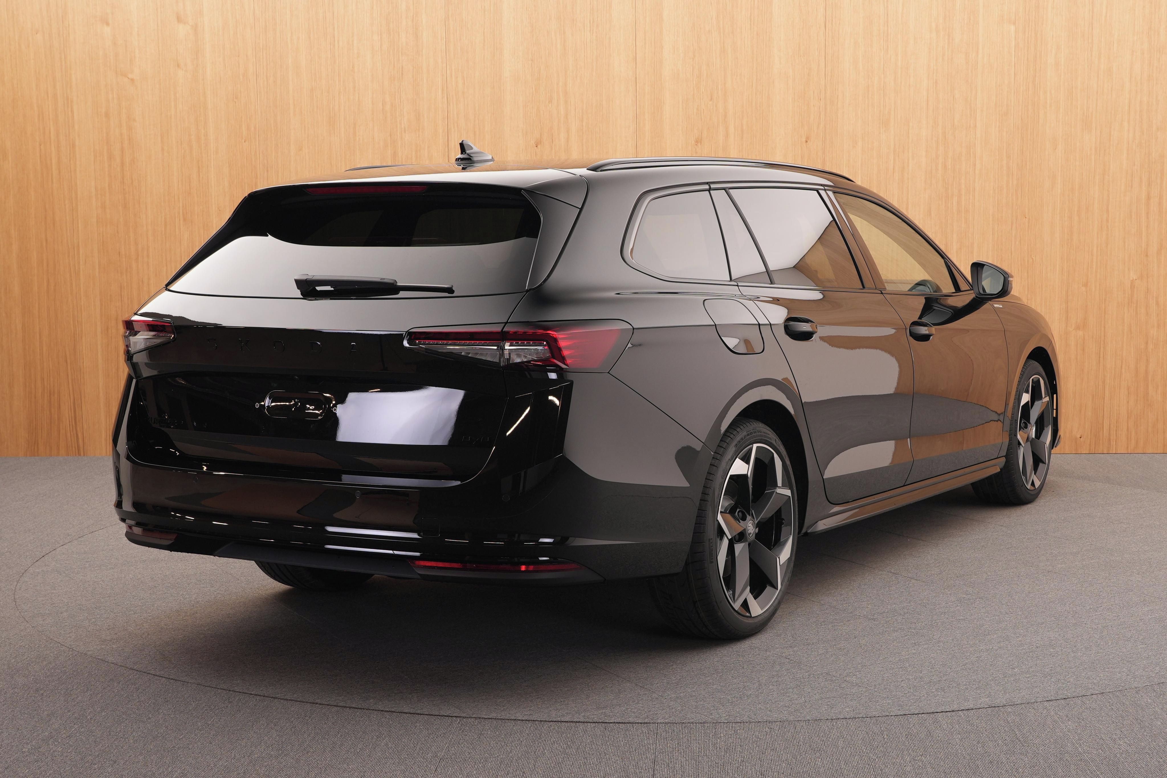 Škoda Superb, Sportline 2.0 TDI 4x4 DSG - fotka 4