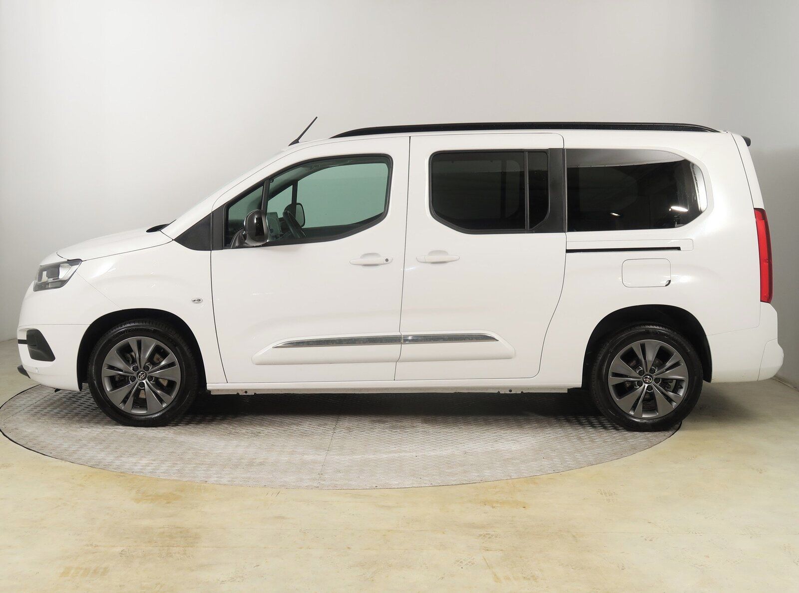 Toyota Proace City Verso, Maxi 1.5 D-4D, Family, 7Míst - fotka 3
