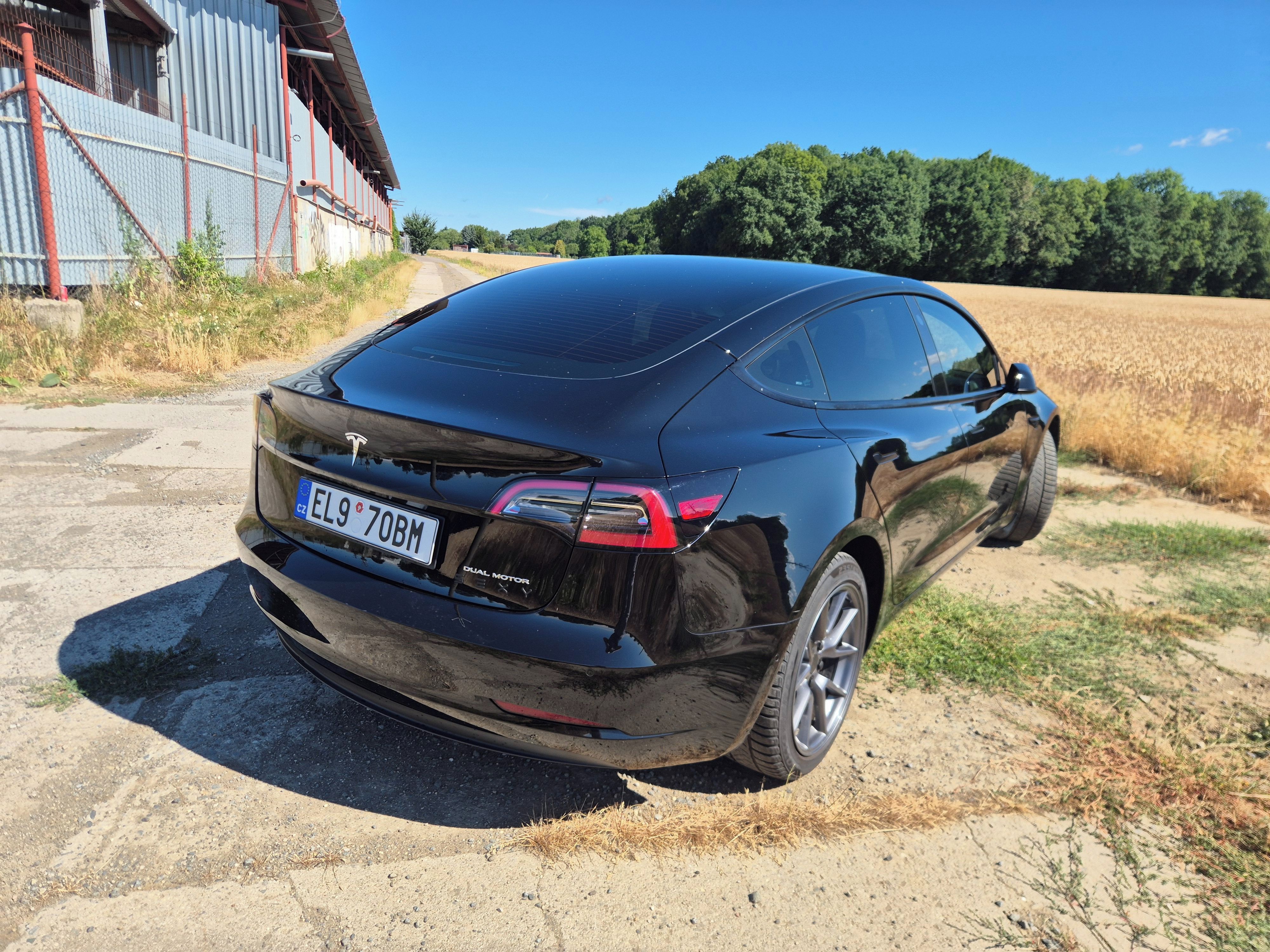 Tesla Model 3, LR AWD - fotka 4