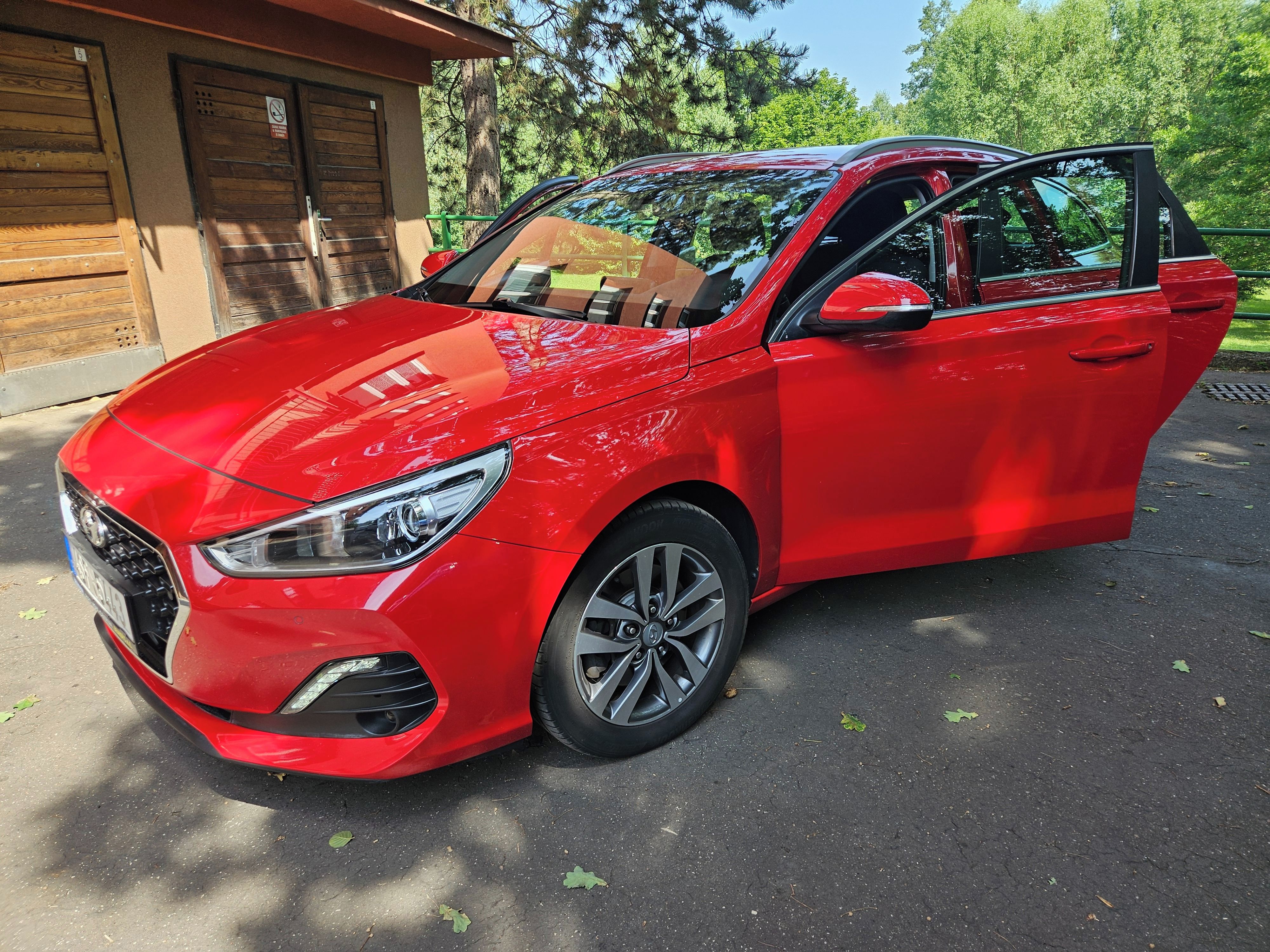 Hyundai i30, 1.4 T-GDI automat 1.maj, tažné - fotka 3