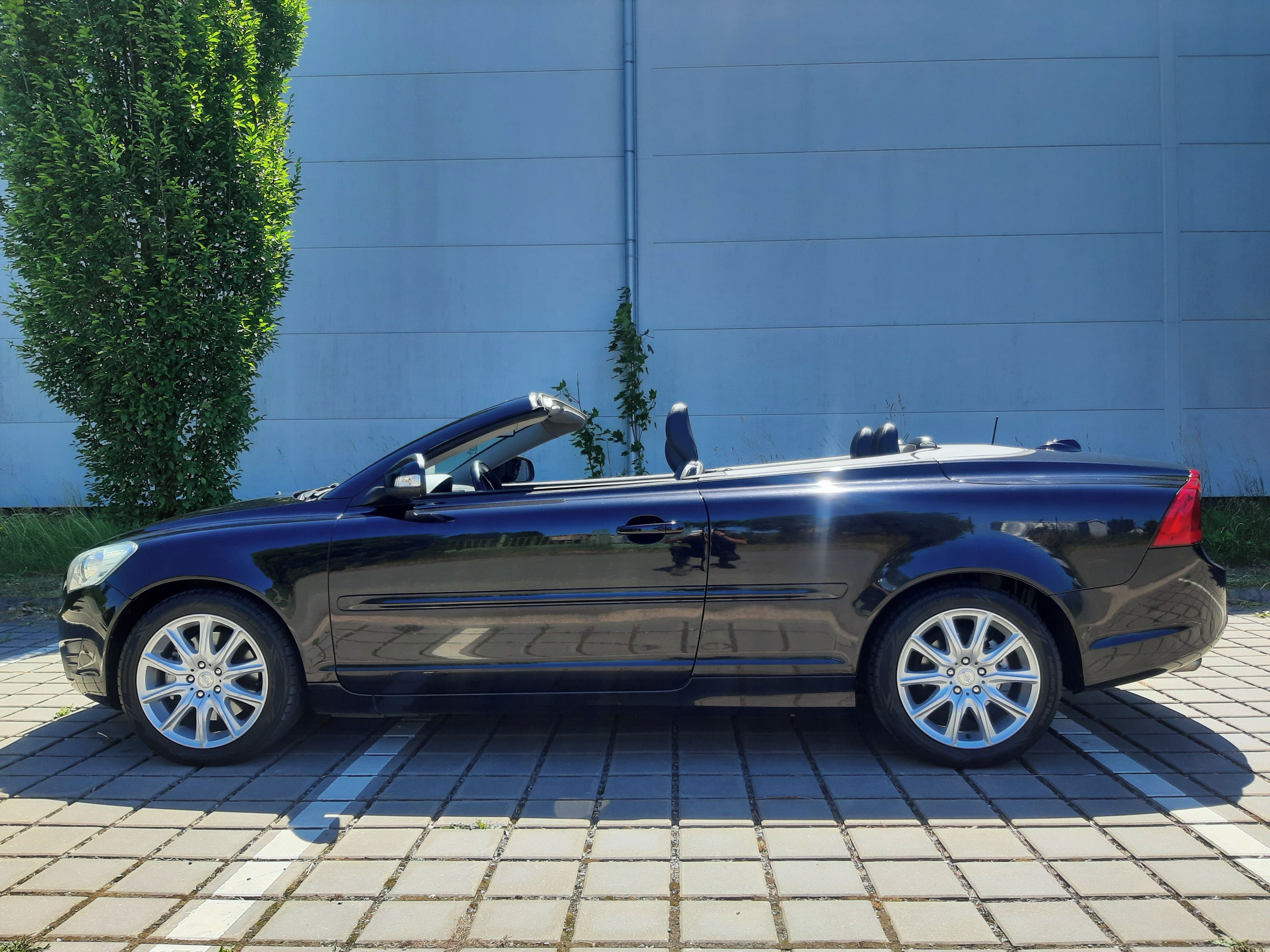Volvo C70, 2.0D 110kW 5ti válec - fotka 6