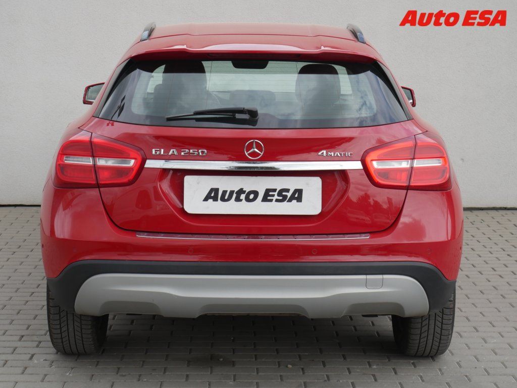 Mercedes-Benz GLA, 2.0i GLA 250  4Matic,ČR - fotka 5